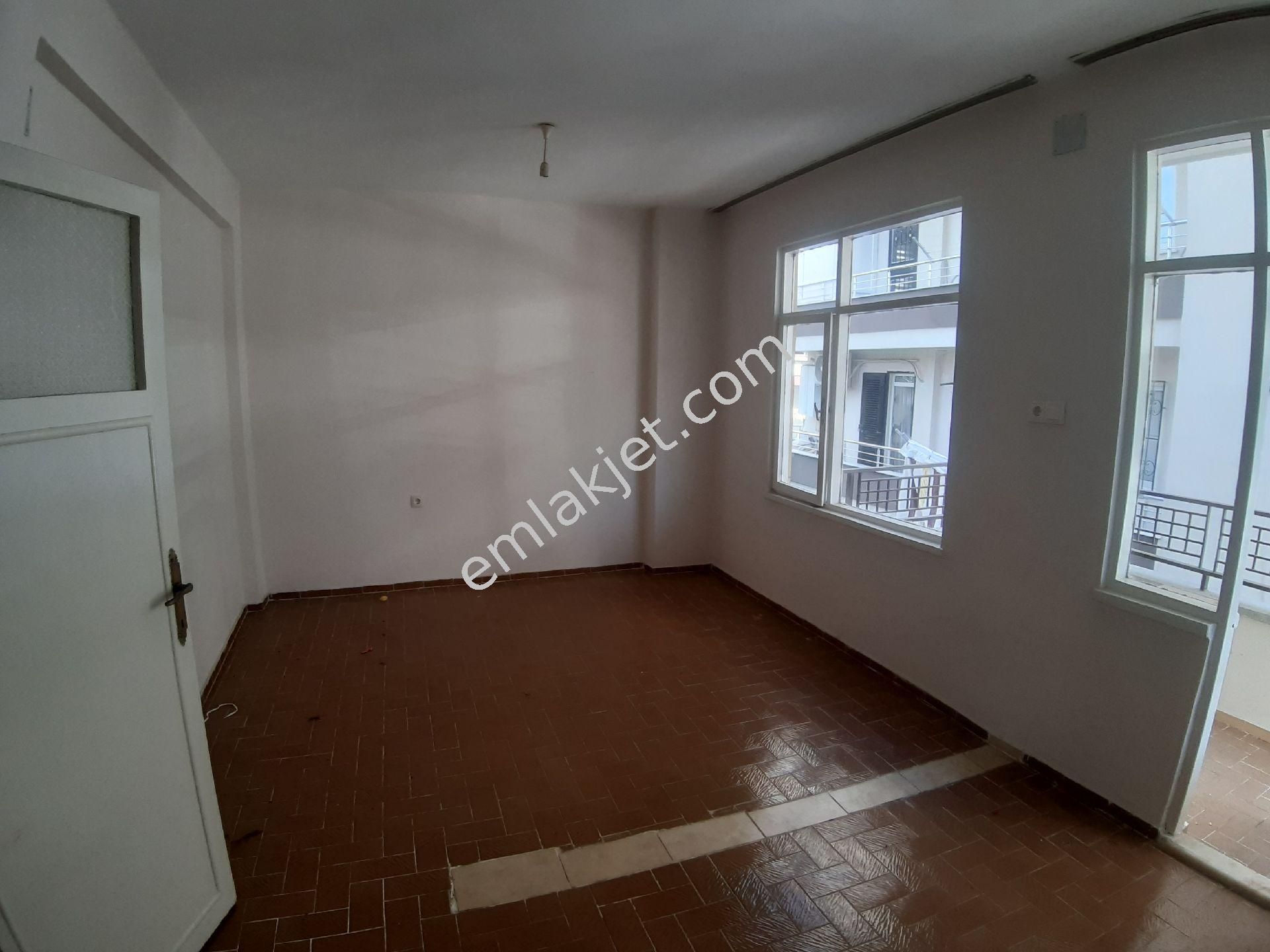 Emlakçıdan Mersin Yenişehir Hürriyet Mahallesi 2+1 Kiralık Daire 750 TL