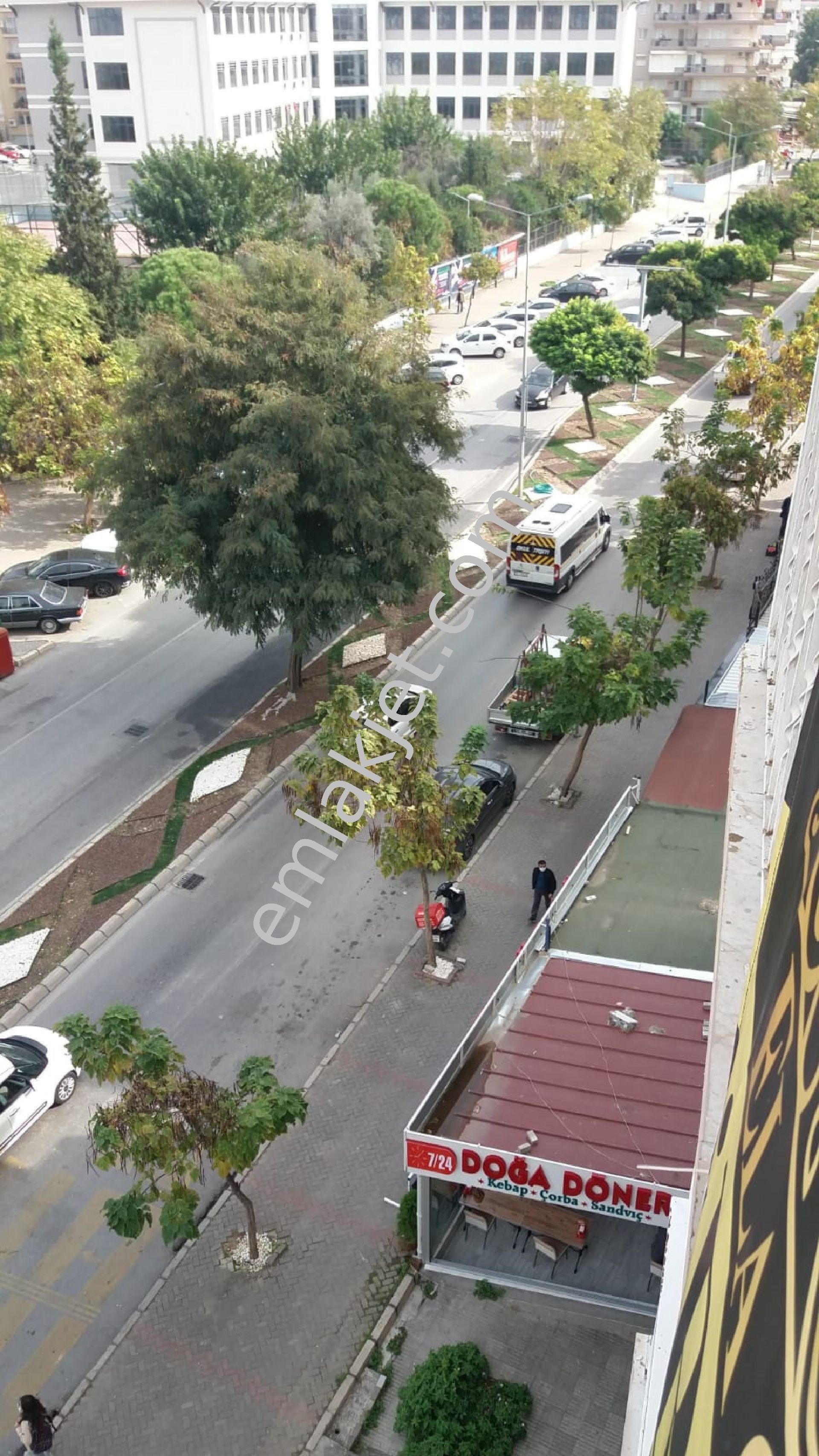 Emlakçıdan İzmir Karşıyaka Dedebaşı Mahallesi 3+1 Kiralık Daire 3.000