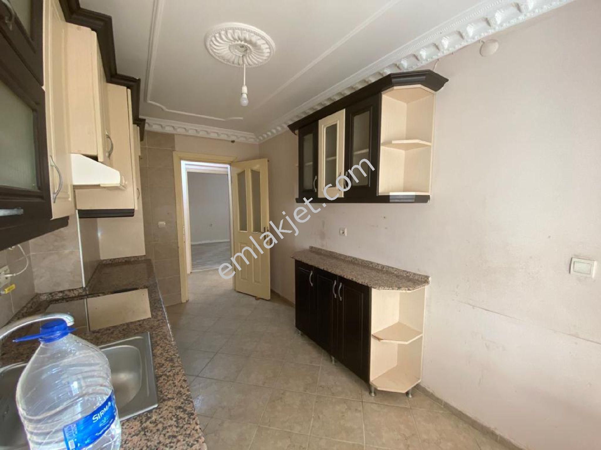 Emlakçıdan İzmir Buca Yıldız Mahallesi 3+1 Kiralık Daire 1.400 TL 8906560