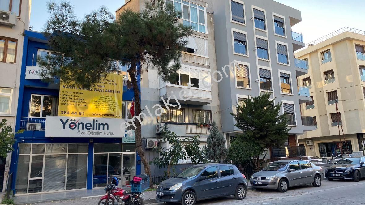 Emlakçıdan İzmir Karşıyaka Bostanlı Mahallesi 3+1 Kiralık Daire 2.650