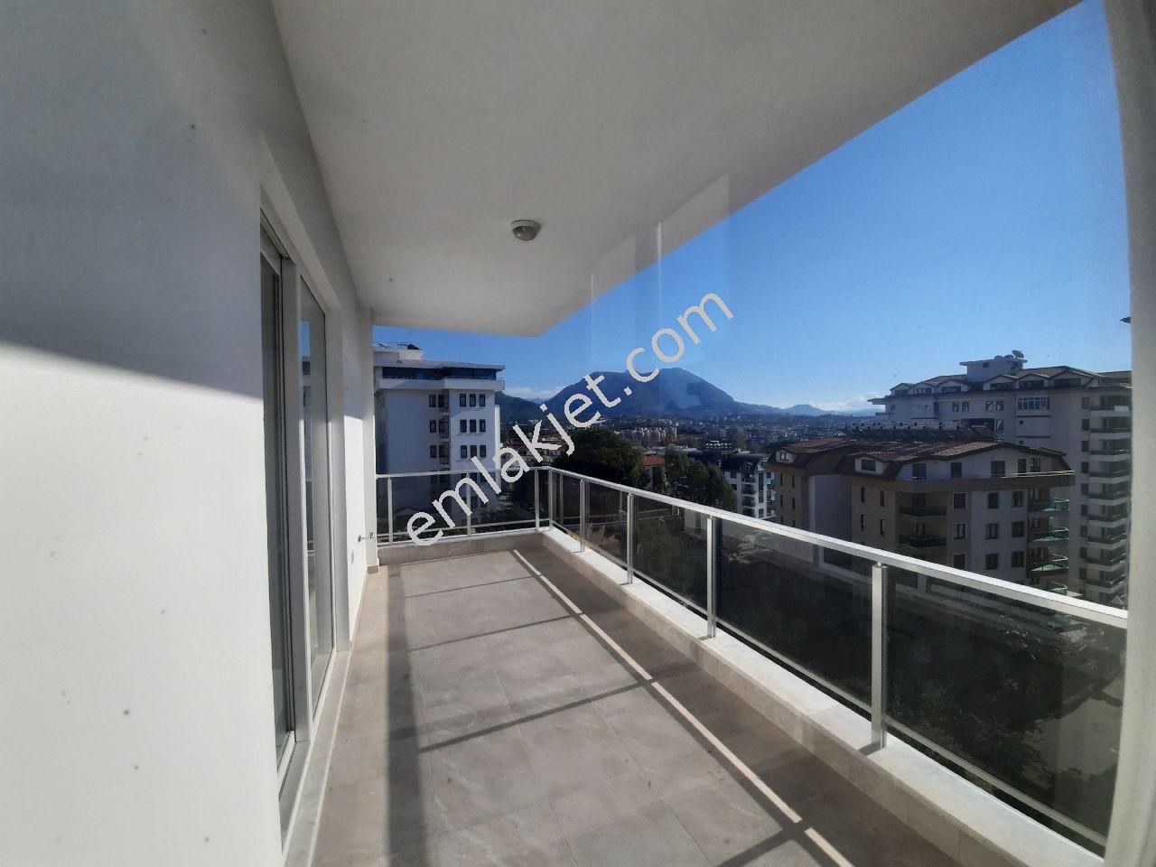 Emlakçıdan Antalya Alanya Cikcilli Mahallesi 3+1 Kiralık Daire 2.400 TL