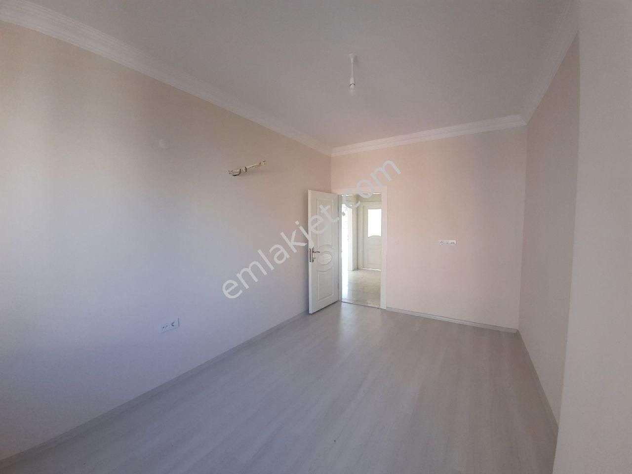 Emlakçıdan Antalya Alanya Cikcilli Mahallesi 3+1 Kiralık Daire 2.400 TL