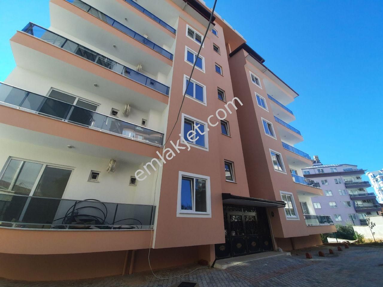 Emlakçıdan Antalya Alanya Cikcilli Mahallesi 3+1 Kiralık Daire 2.400 TL