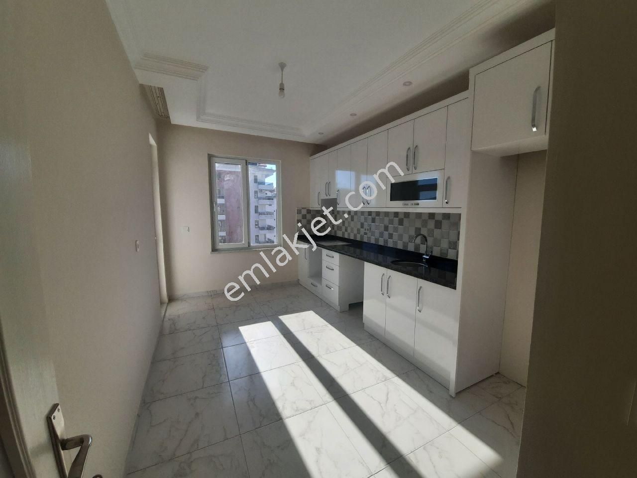 Emlakçıdan Antalya Alanya Cikcilli Mahallesi 3+1 Kiralık Daire 2.400 TL