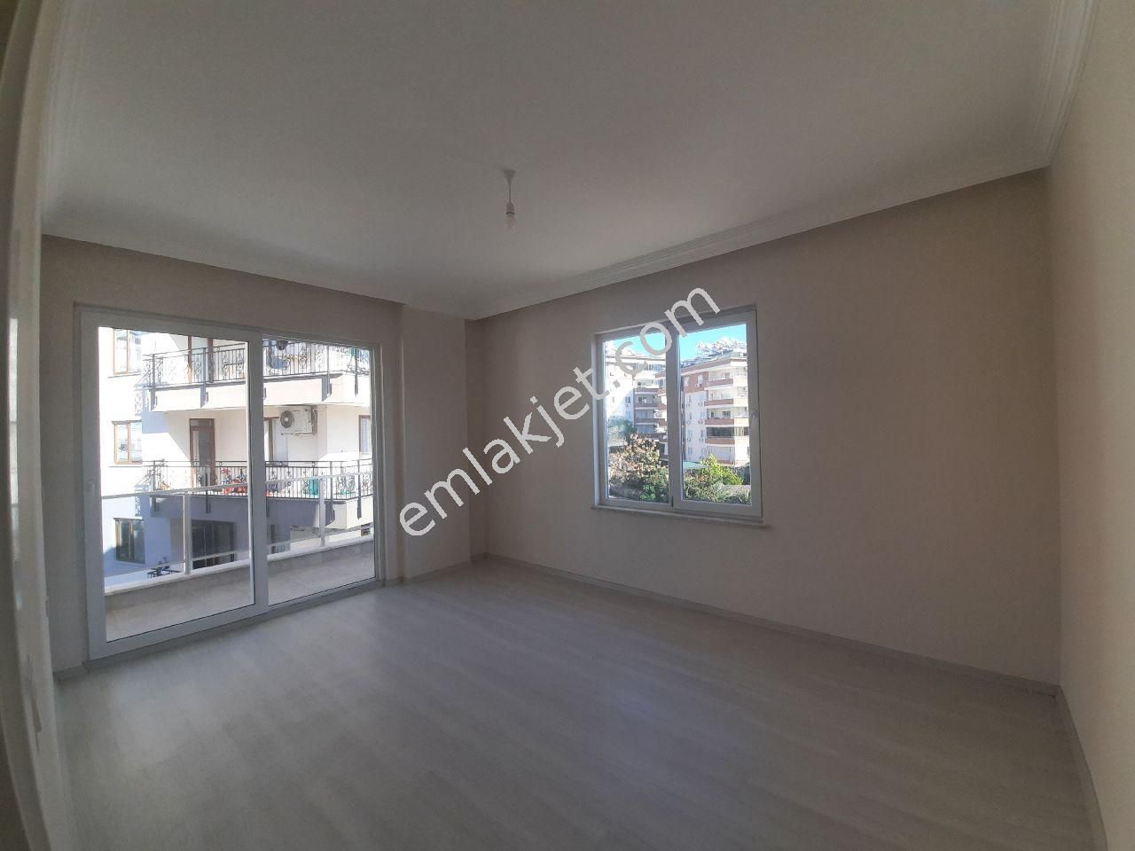 Emlakçıdan Antalya Alanya Cikcilli Mahallesi 3+1 Kiralık Daire 2.400 TL
