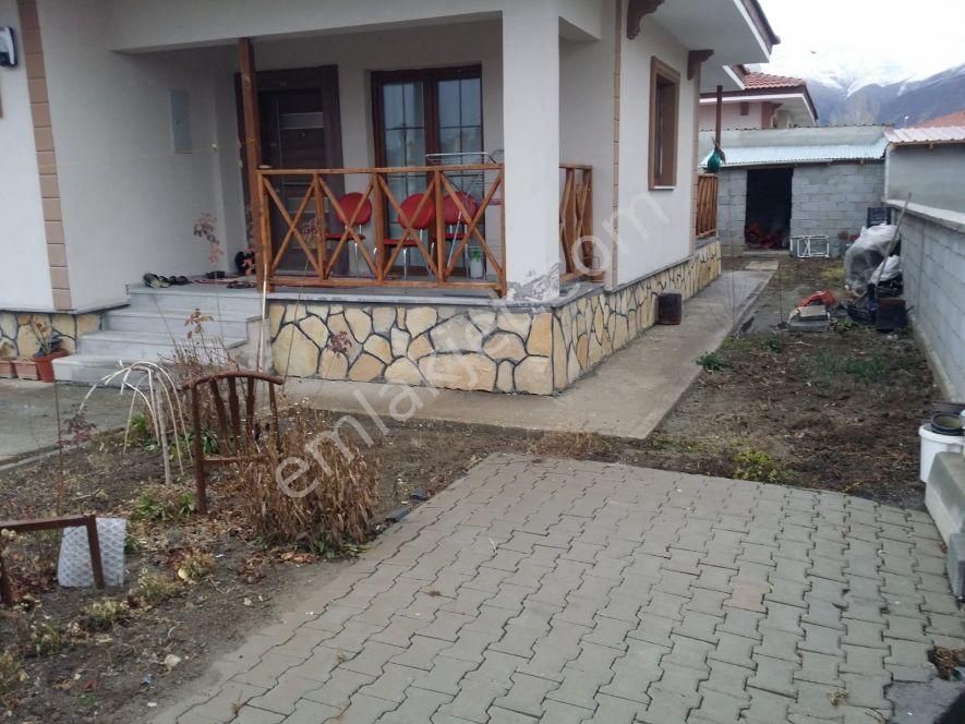 Emlakçıdan Erzincan Erzincan Merkez Terzibaba Mahallesi 3+1 Satılık