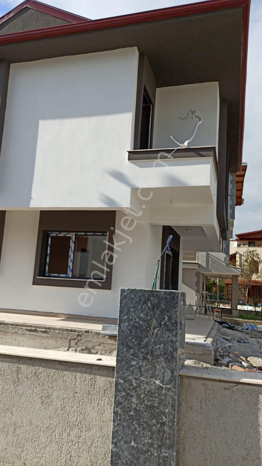 Menderes Orta Satılık Villa  KOYUNCU GROUPTAN ÖZDERE DE DENİZ MANZARALI SATILIK VİLLA