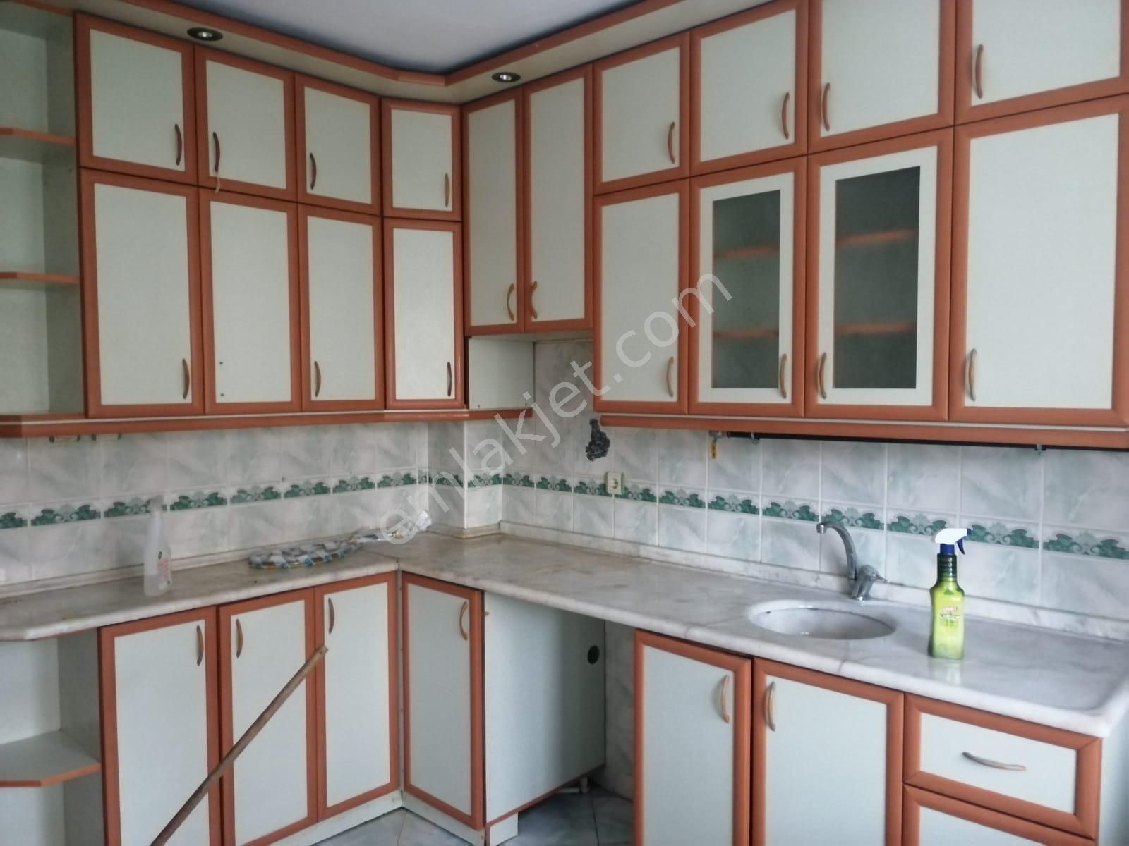 Emlakcidan Manisa Salihli Cumhuriyet Mahallesi 3 1 Kiralik Daire 1 200 Tl 9241713