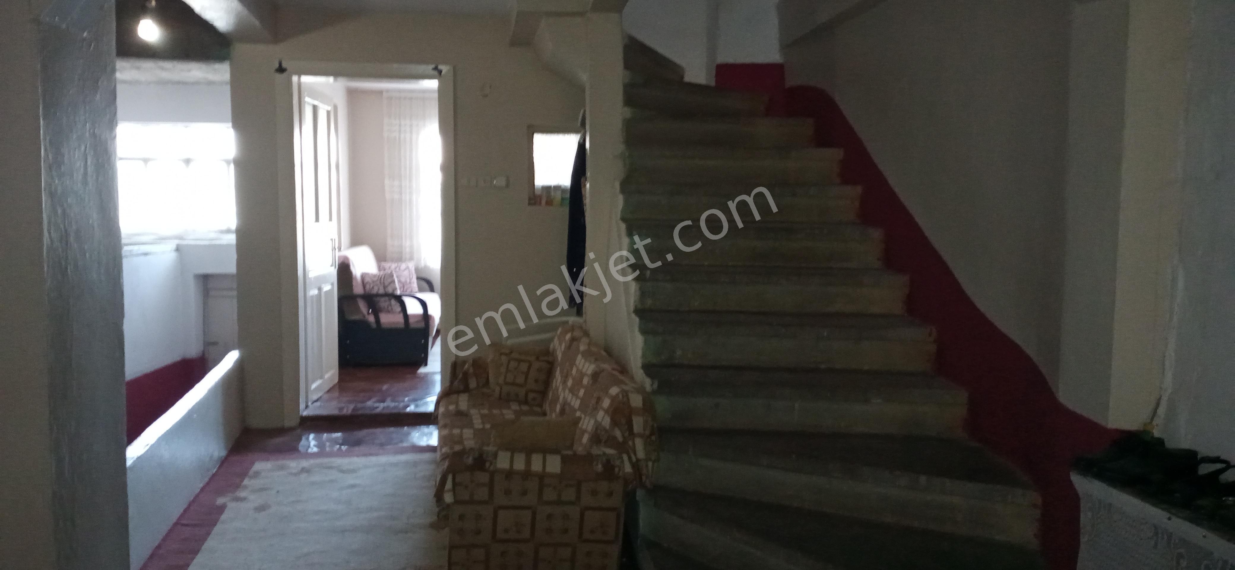 Emlakçıdan Bursa Gemlik Umurbey Mahallesi 2+2 Satılık Müstakil 425.000