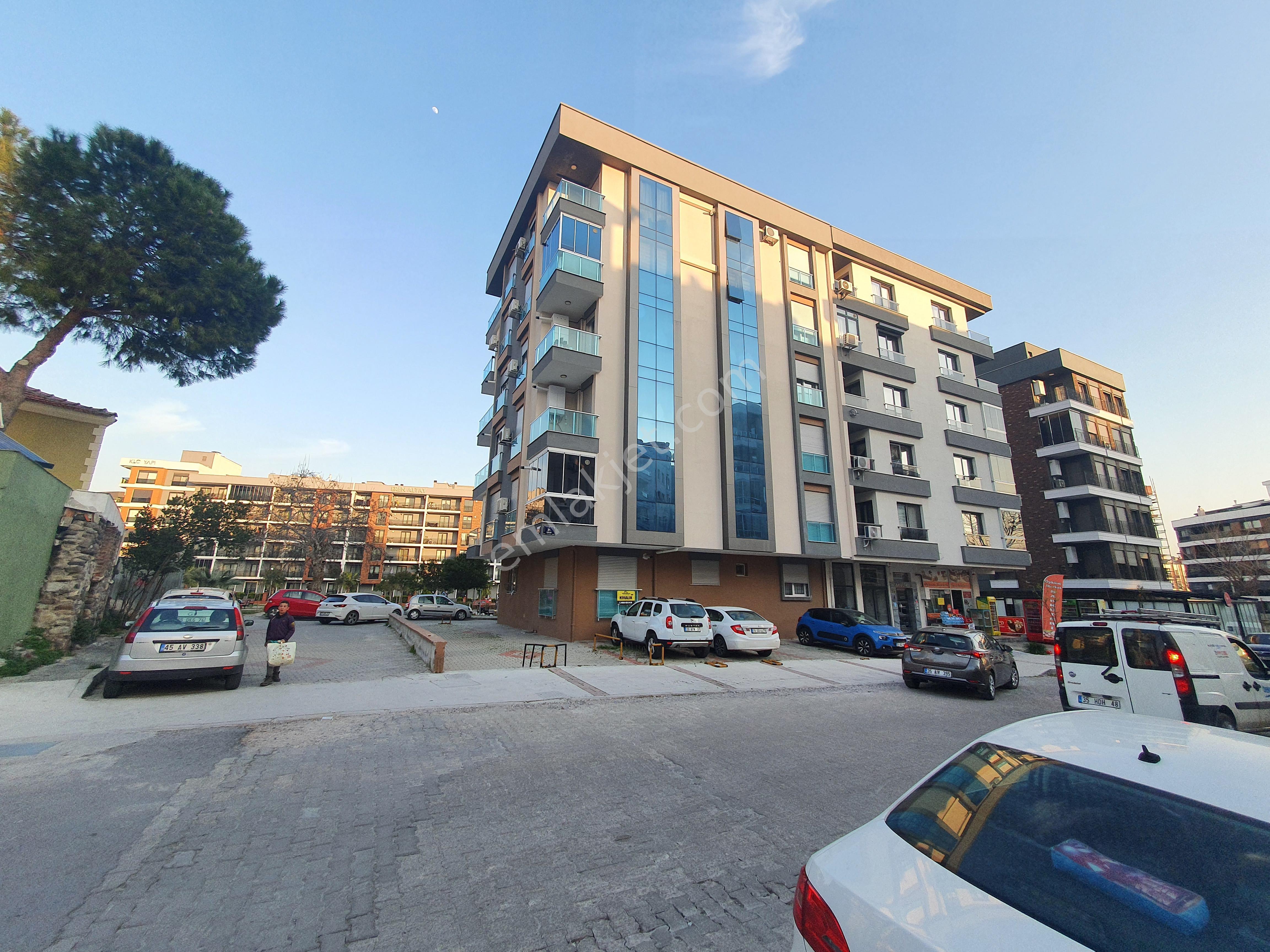 Bornovada Eşyalı 1+1 Kiralık Lüks Daire - Görsel 2