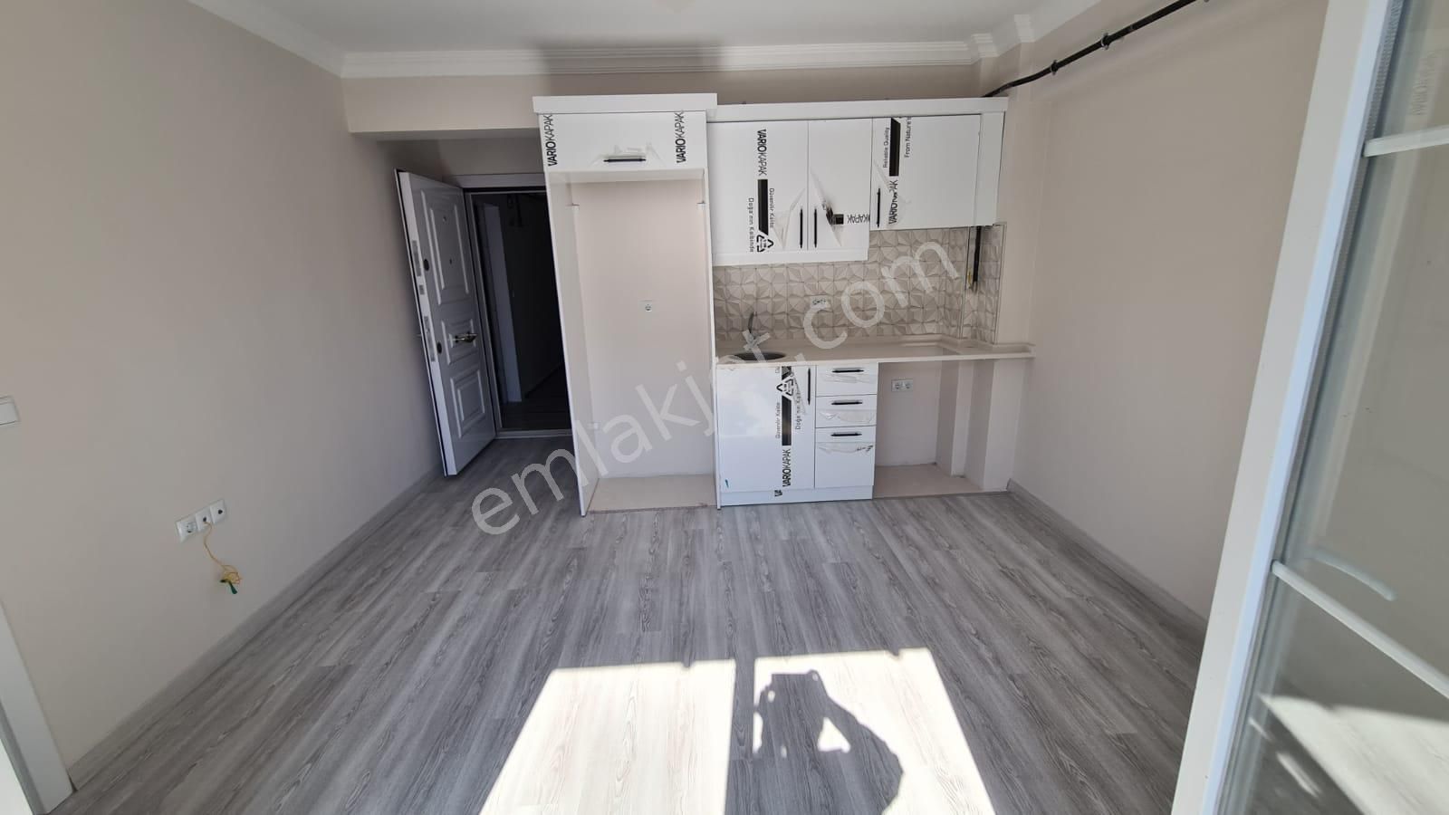 Emlakçıdan Tekirdağ Süleymanpaşa Hürriyet Mahallesi 1+1 Satılık Daire