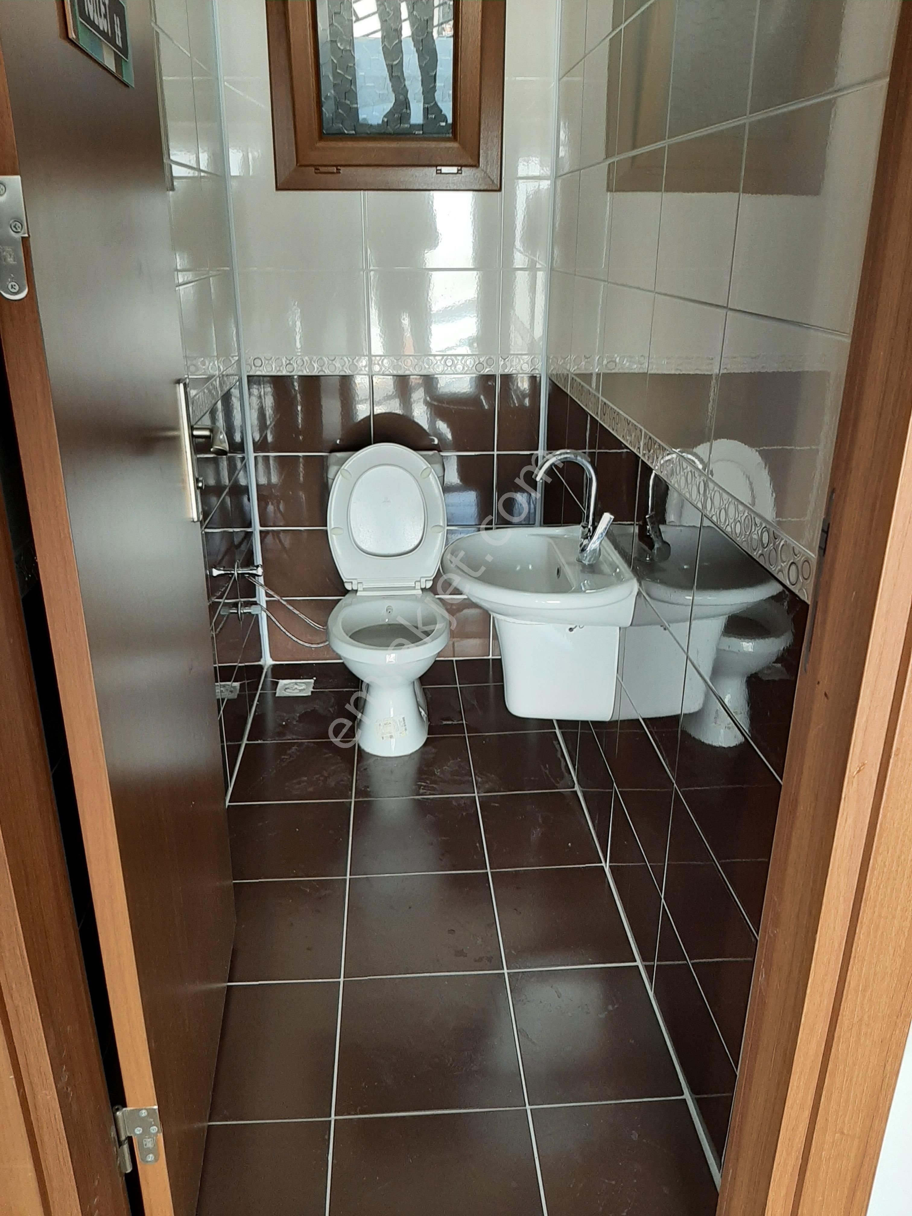 Emlakçıdan İzmir Bornova İnönü Mahallesi 3+1 Kiralık Daire 2.850 TL