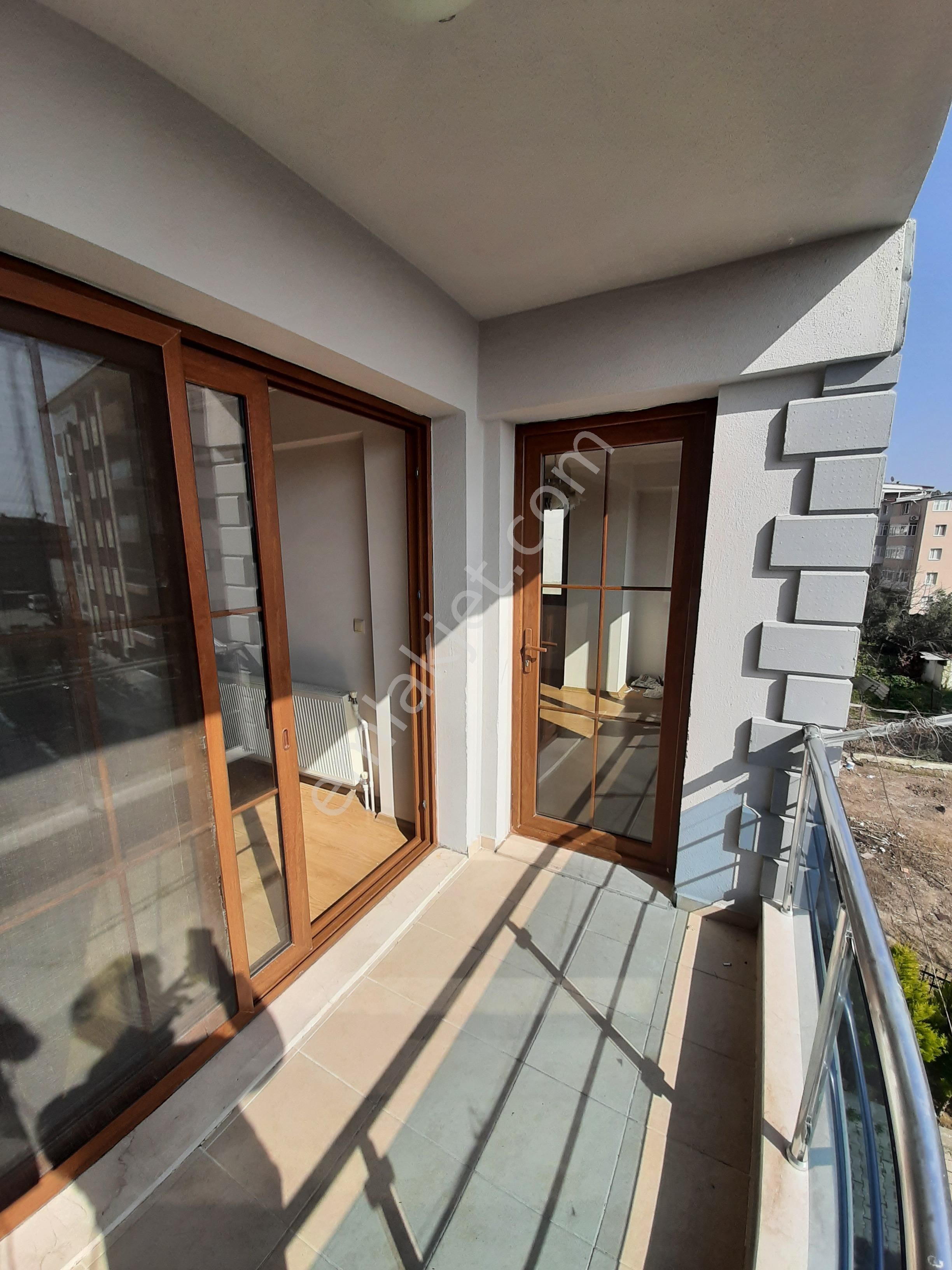 Emlakçıdan İzmir Bornova İnönü Mahallesi 3+1 Kiralık Daire 2.850 TL