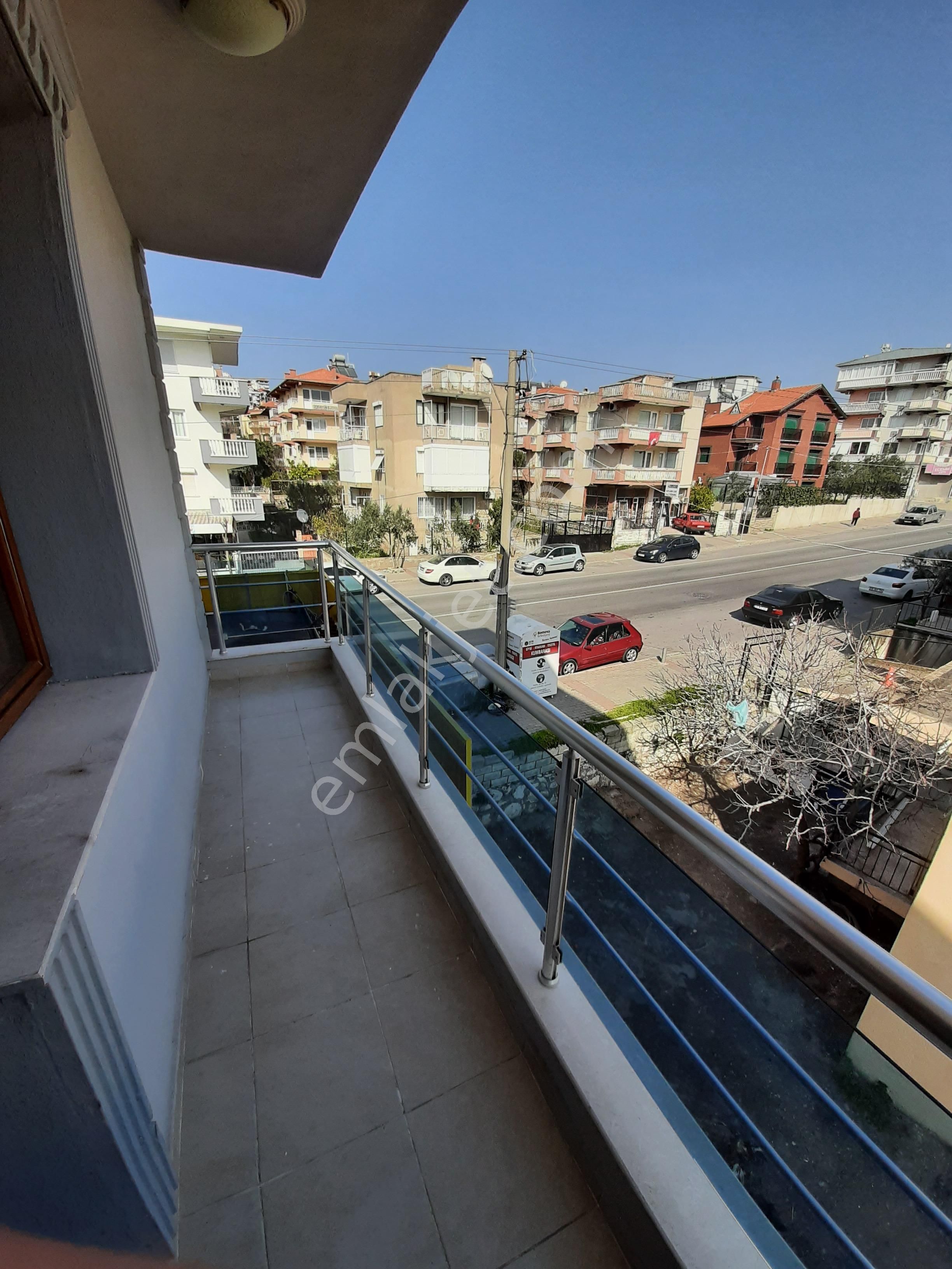 Emlakçıdan İzmir Bornova İnönü Mahallesi 3+1 Kiralık Daire 2.850 TL