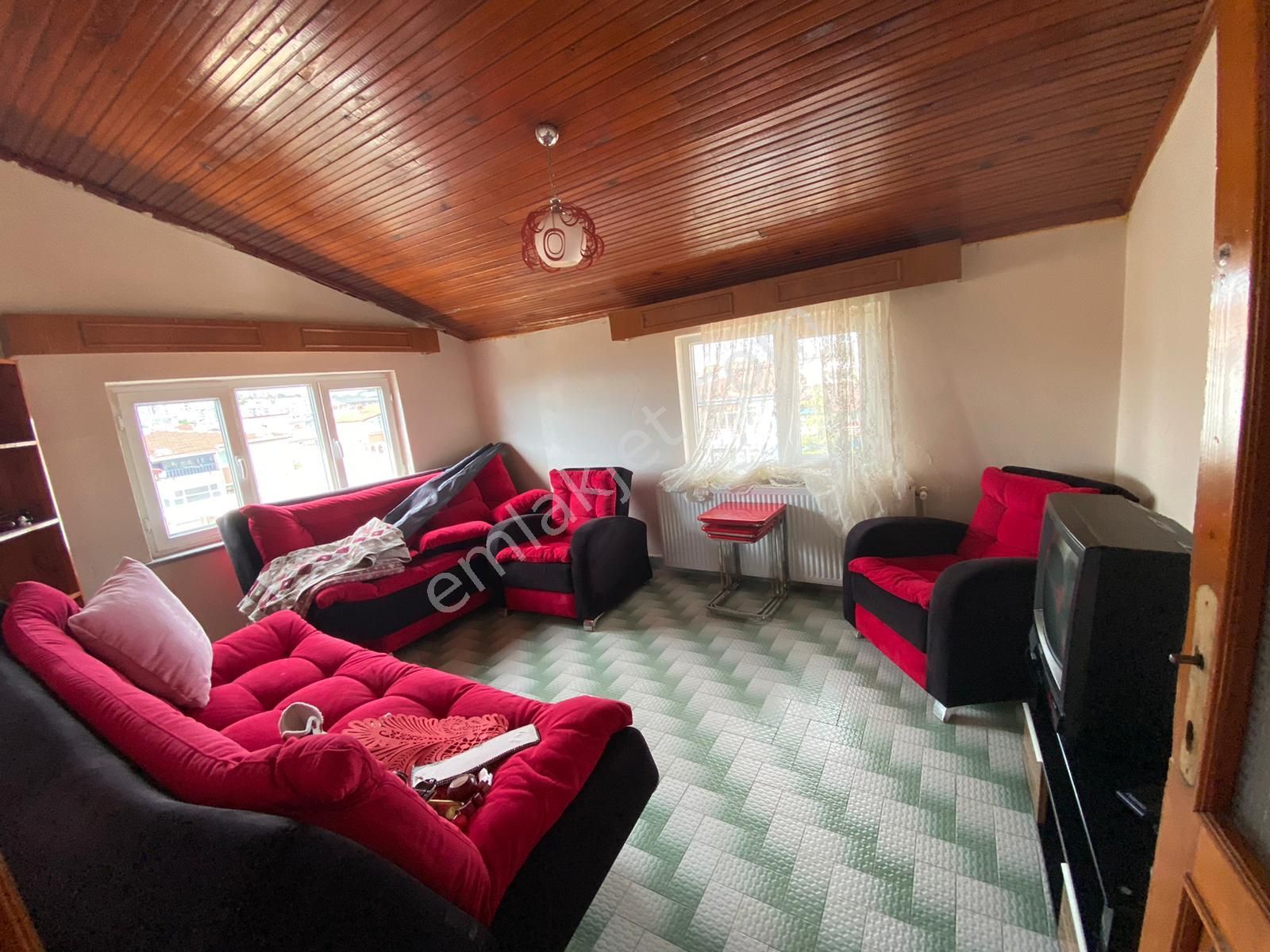 Emlakçıdan Tekirdağ Süleymanpaşa Değirmenaltı Mahallesi 1+1 Kiralık