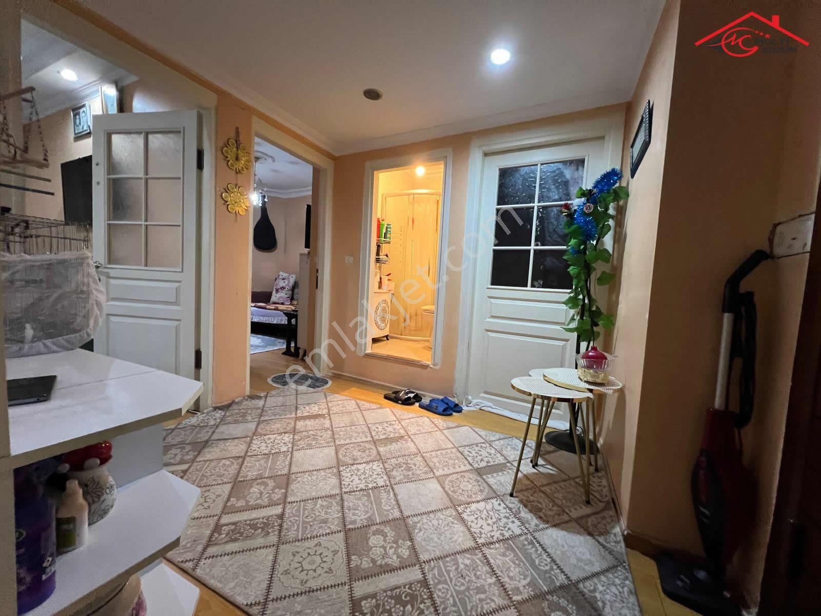 Yenibosna Merkez Mahallesinde Satılık Bahçe Katı Daire 2+1 Genç - Görsel 5