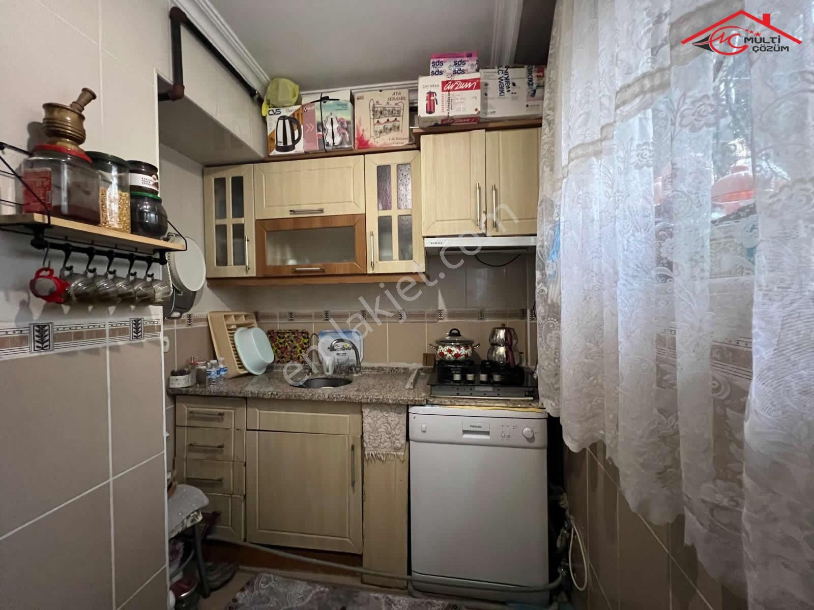 Yenibosna Merkez Mahallesinde Satılık Bahçe Katı Daire 2+1 Genç - Görsel 12