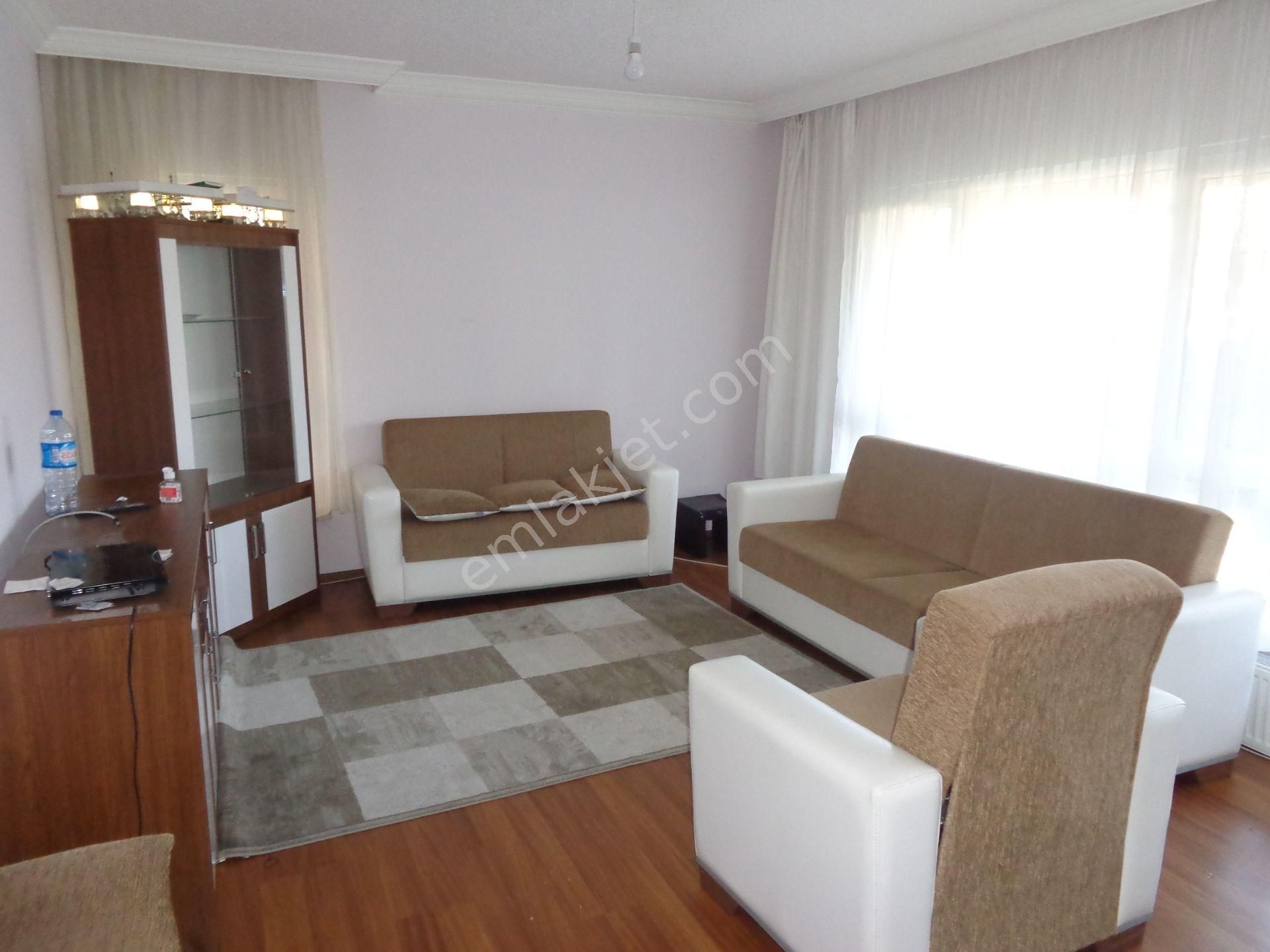 Dikmen Caddesinde , Eşyalı, Kombili , 2+1, 1.kot, Bahçe Katı