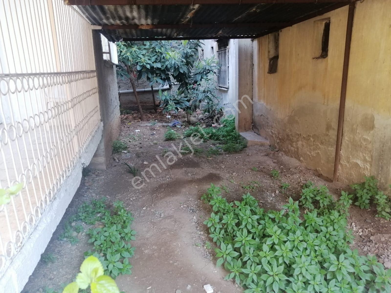 Emlakçıdan Adana Seyhan Mithatpaşa Mahallesi 2+1 Kiralık Daire 800 TL