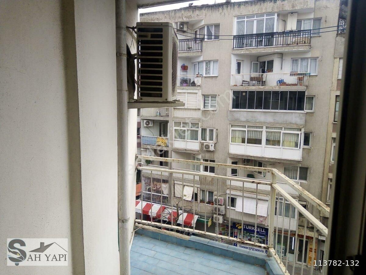Emlakçıdan İzmir Konak Kahramanlar Mahallesi 2+1 Kiralık Daire 1.500 TL