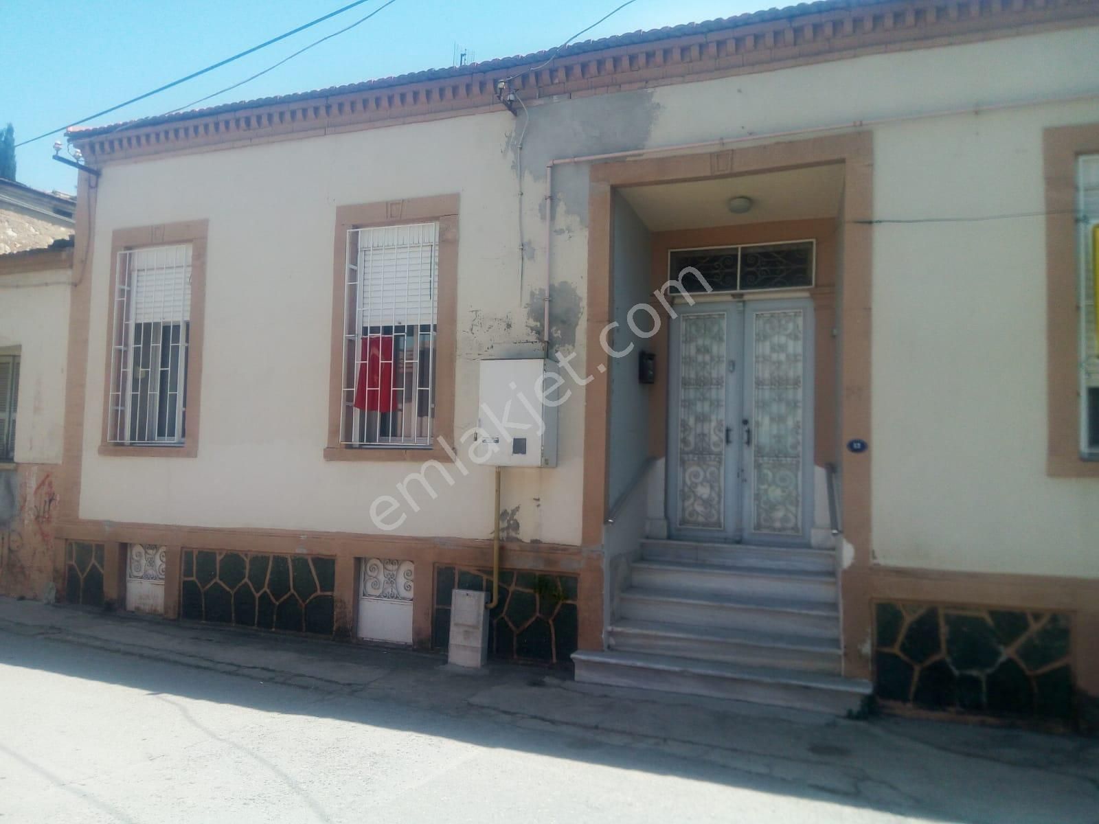 Emlakçıdan İzmir Buca Dumlupınar Mahallesi 3+1 Satılık Müstakil 2.950.