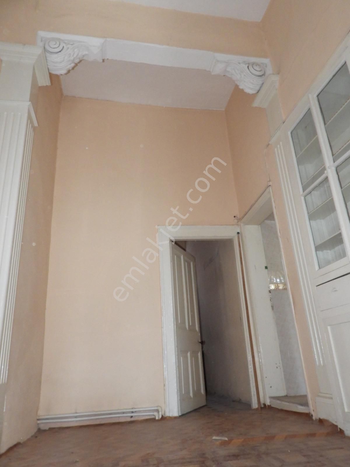 Emlakçıdan İzmir Buca Dumlupınar Mahallesi 3+1 Satılık Müstakil 2.950.