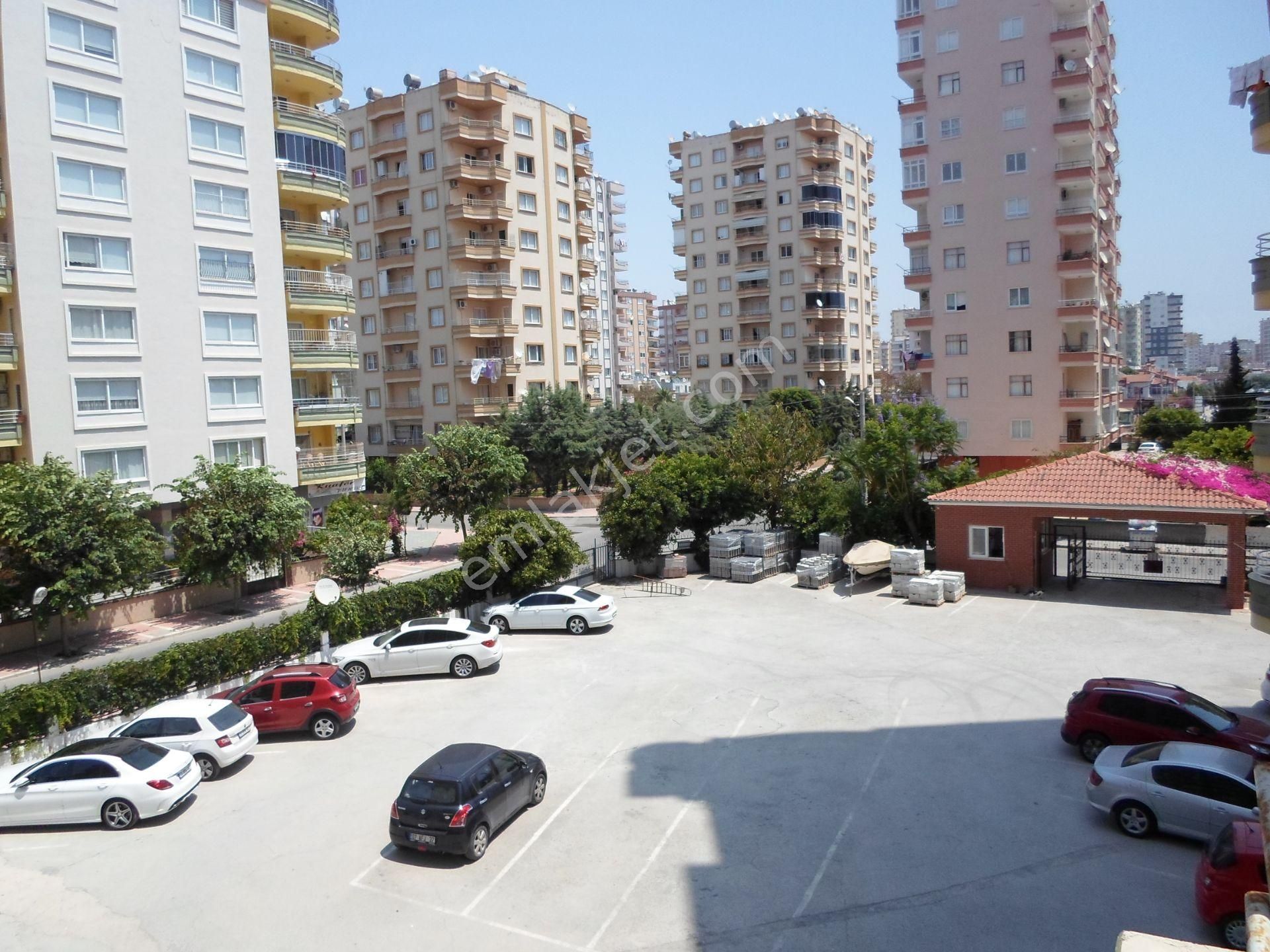 Emlakçıdan Mersin Mezitli Menderes Mahallesi 4+1 Satılık Daire 699.999