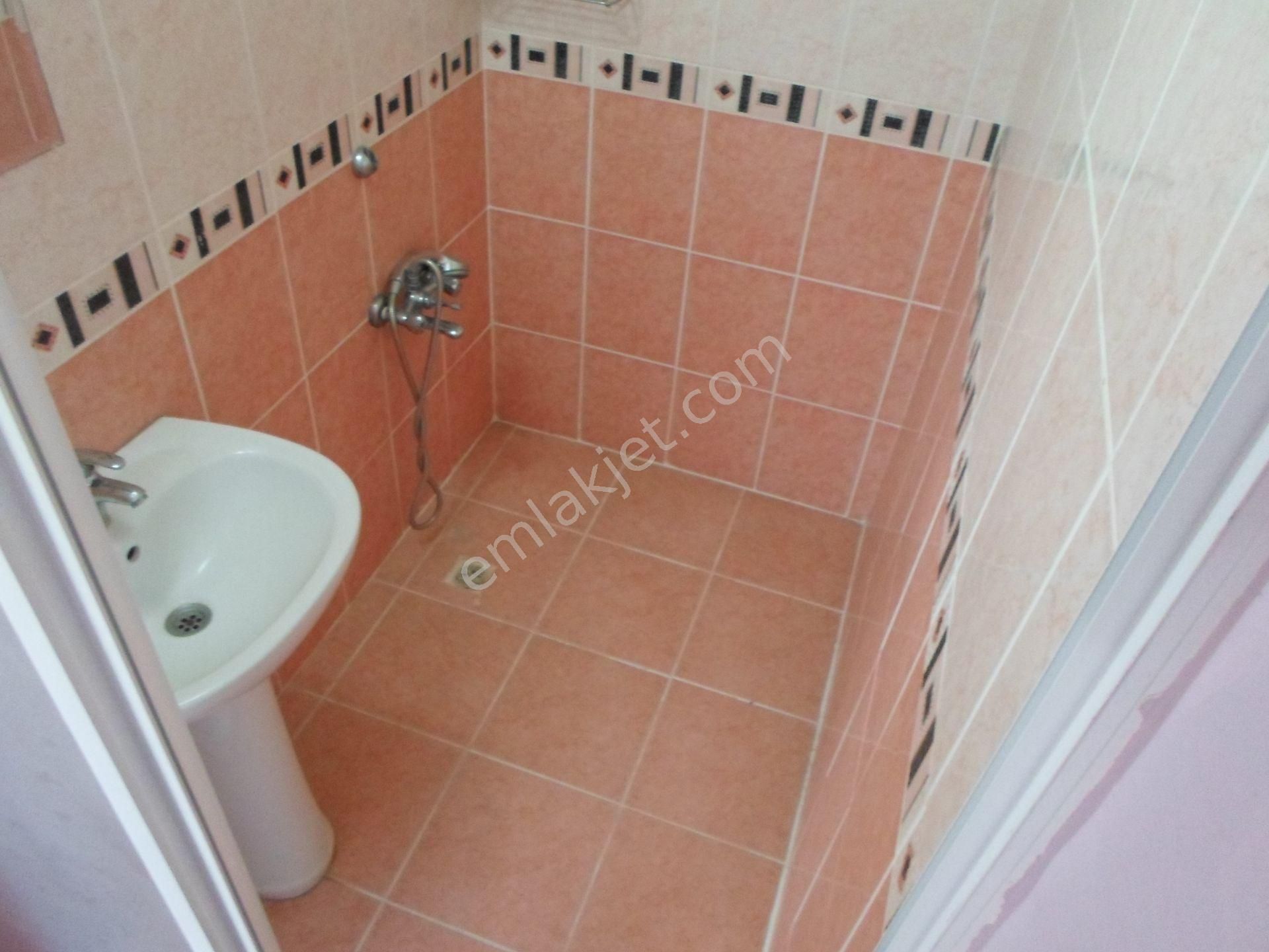 Emlakçıdan Mersin Mezitli Menderes Mahallesi 4+1 Satılık Daire 699.999