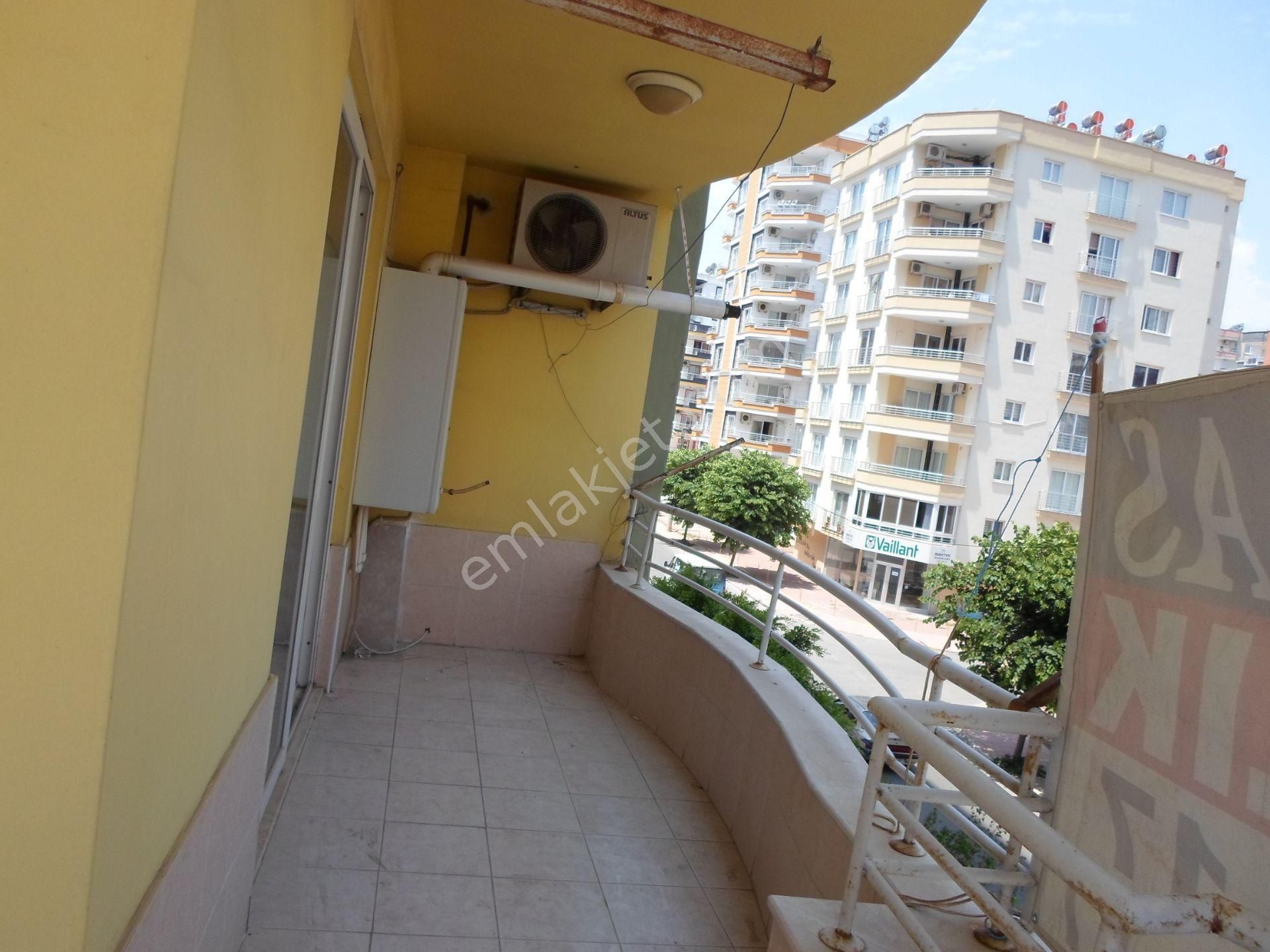 Emlakçıdan Mersin Mezitli Menderes Mahallesi 4+1 Satılık Daire 699.999