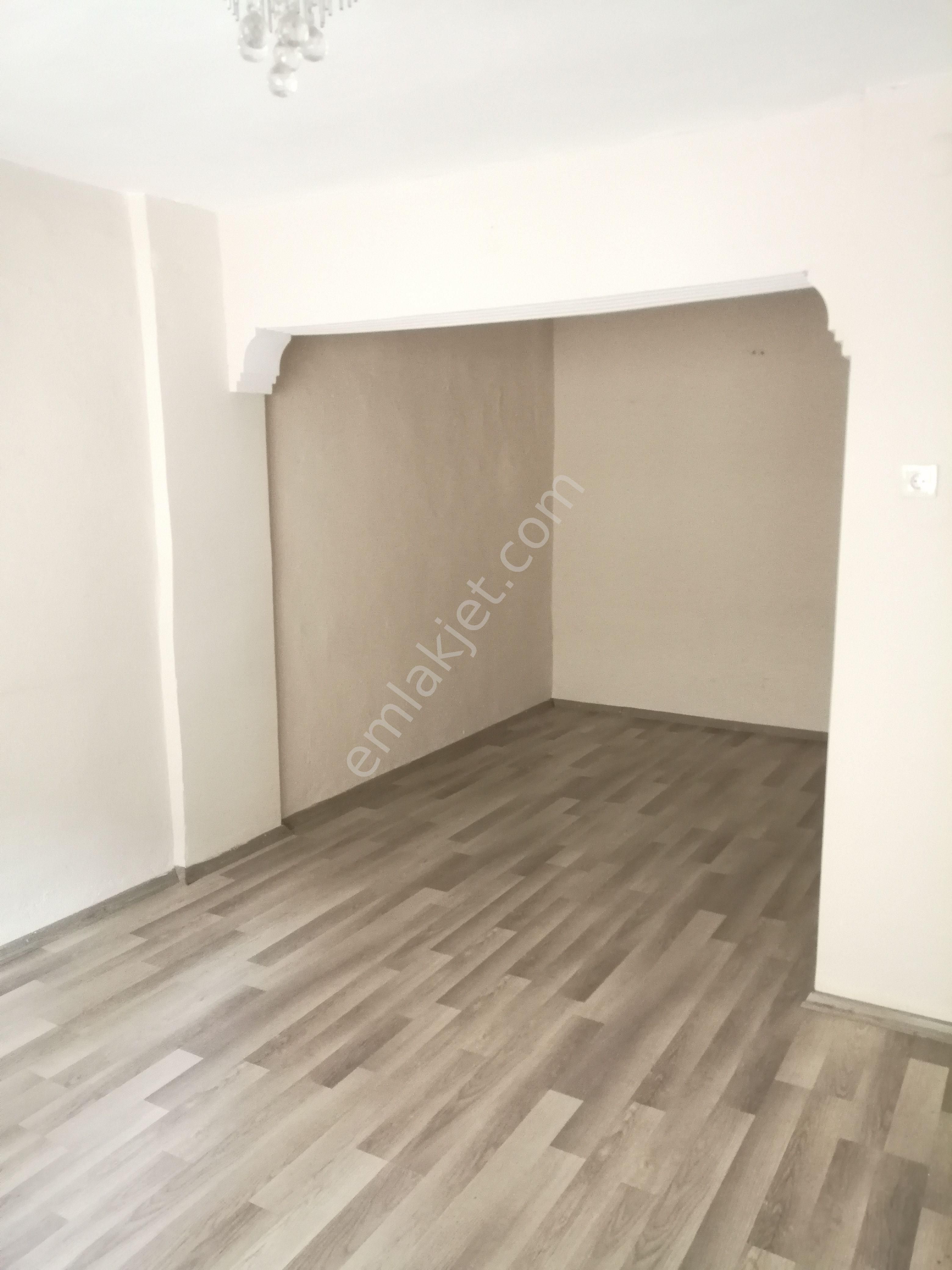 Emlakçıdan Manisa Yunusemre Barbaros Mahallesi 2+1 Kiralık Daire 1.050