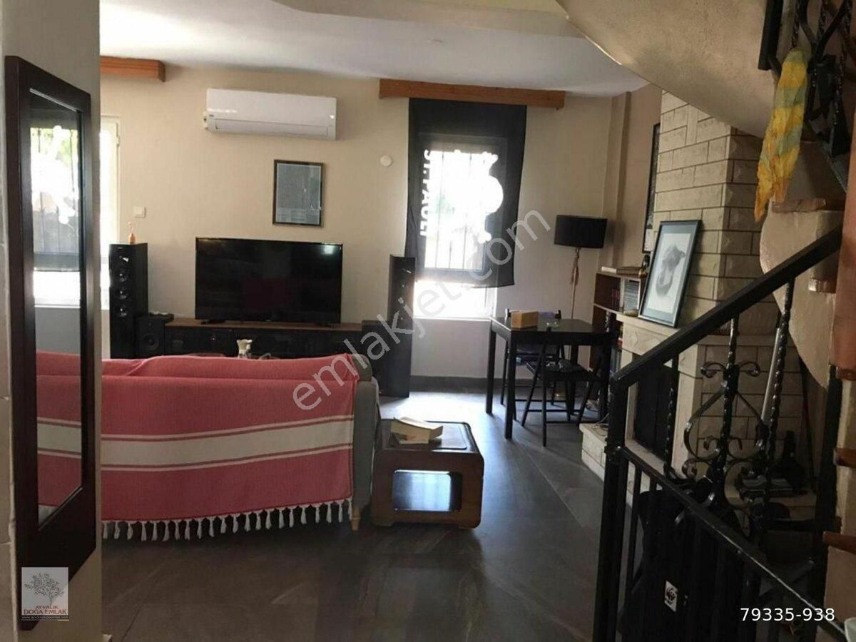 Emlakçıdan Balıkesir Ayvalık Mithatpaşa Mahallesi 3+1 Kiralık Müstakil
