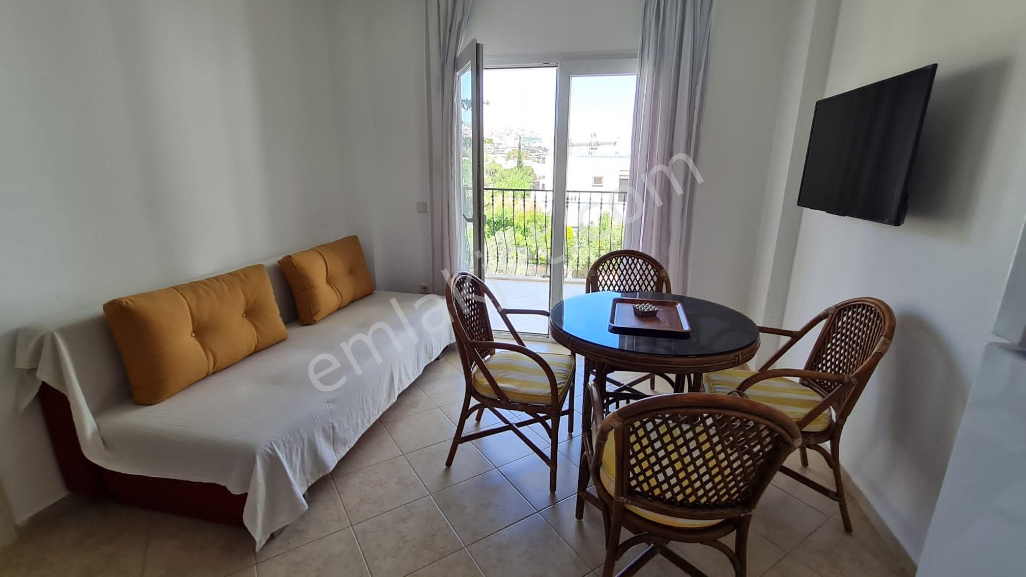 Emlakçıdan Muğla Bodrum Gündoğan Mahallesi 1 Oda Kiralık Daire 15.000