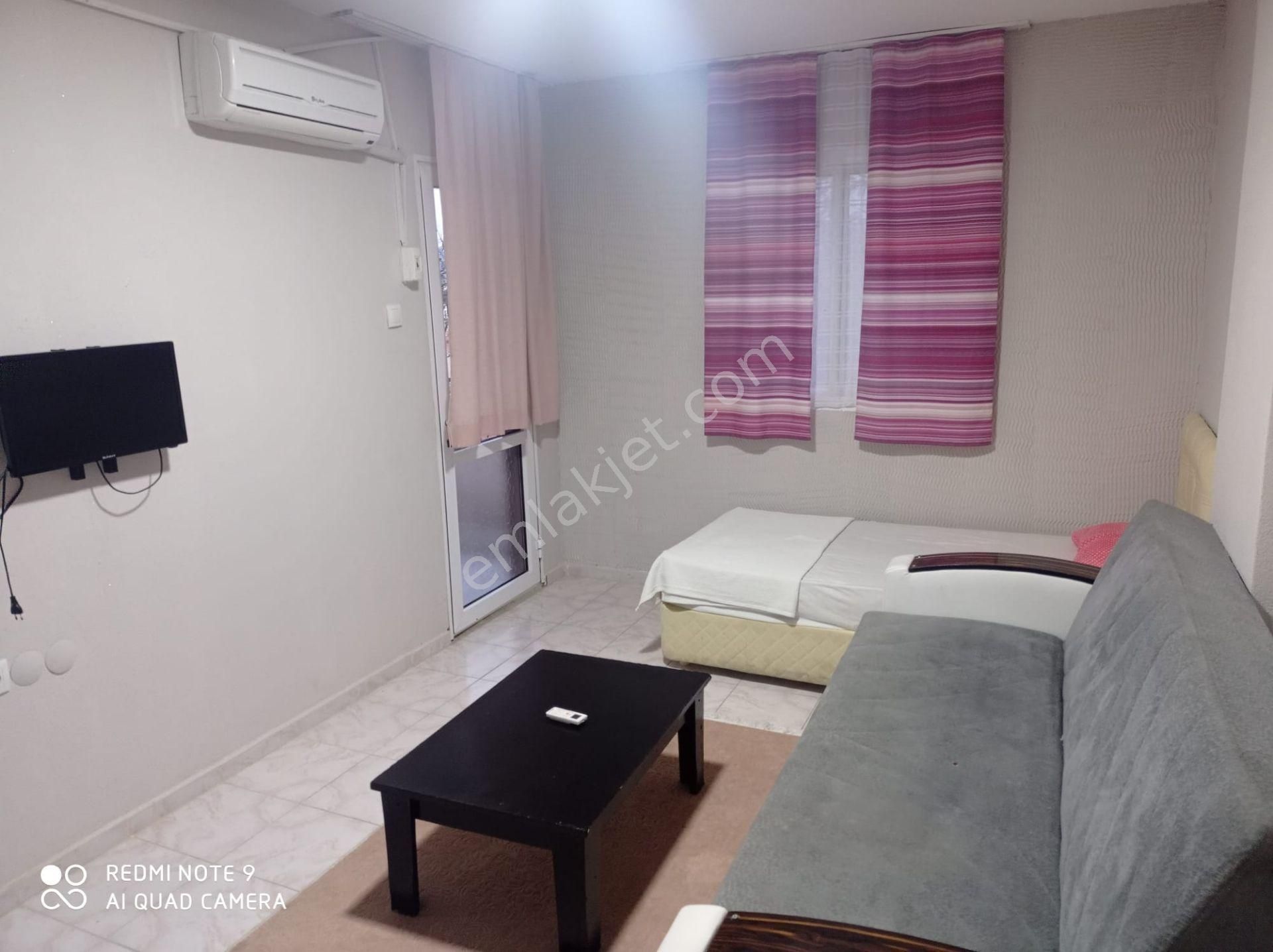 Emlakçıdan İzmir Seferihisar Tepecik Mahallesi 1+1 Günlük Kiralık Daire