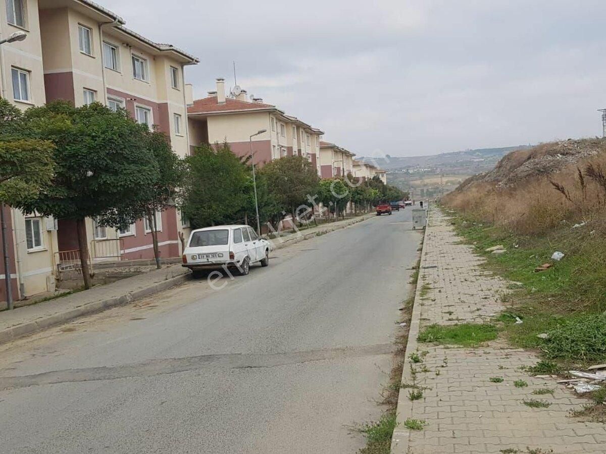 Emlakçıdan Tekirdağ Süleymanpaşa Karadeniz Mahallesi 1+1 Satılık Daire