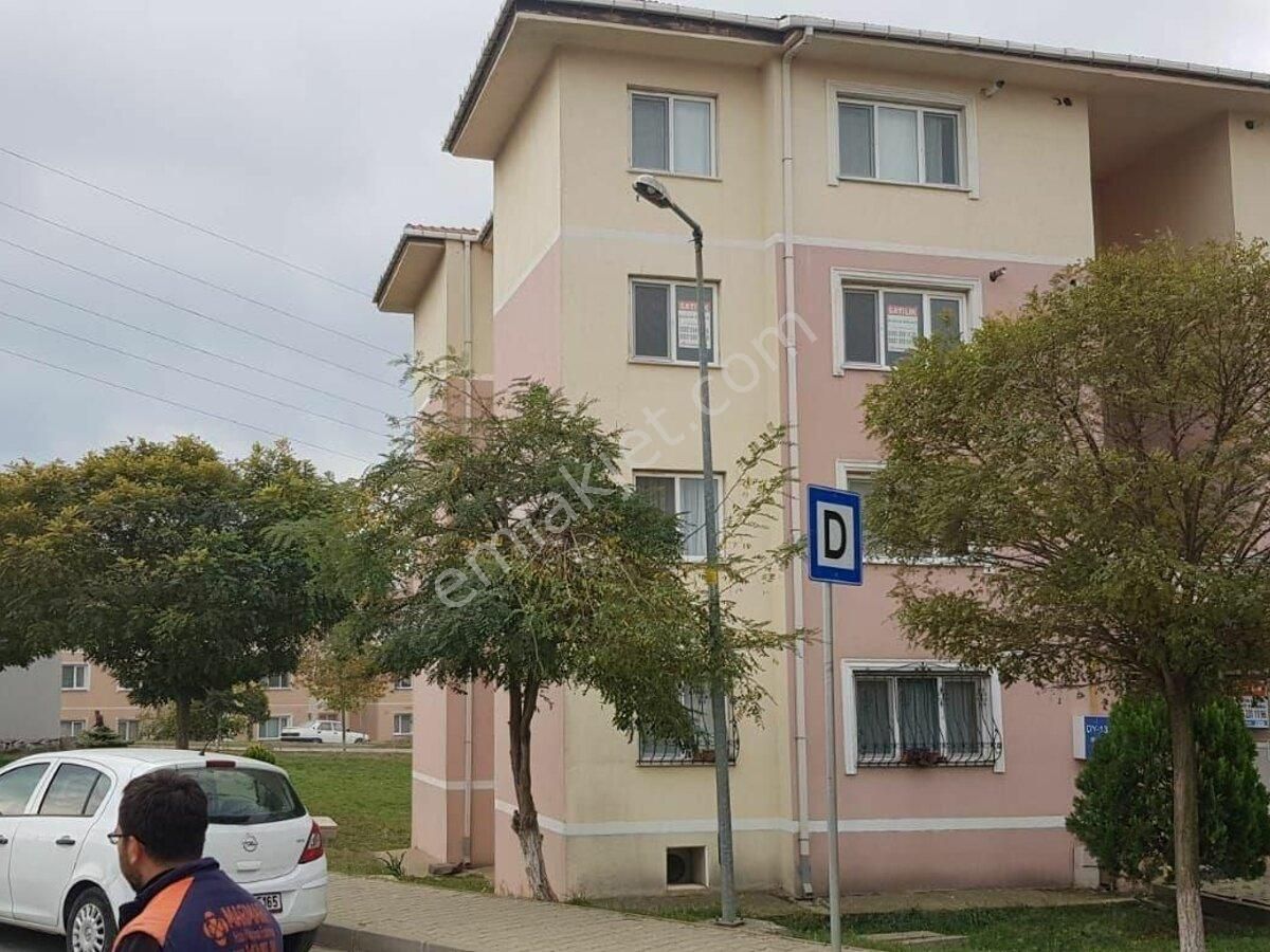 Emlakçıdan Tekirdağ Süleymanpaşa Karadeniz Mahallesi 1+1 Satılık Daire