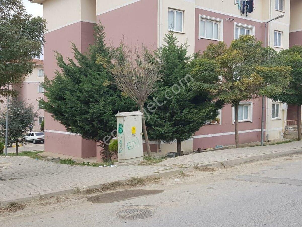 Emlakçıdan Tekirdağ Süleymanpaşa Karadeniz Mahallesi 1+1 Satılık Daire