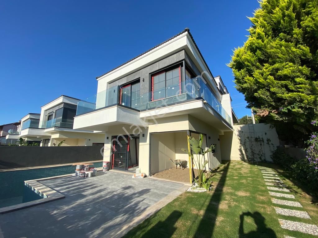 Emlakcidan Izmir Cesme Ciftlik Mahallesi 3 1 Satilik Villa 3 450 000 Tl 9703800