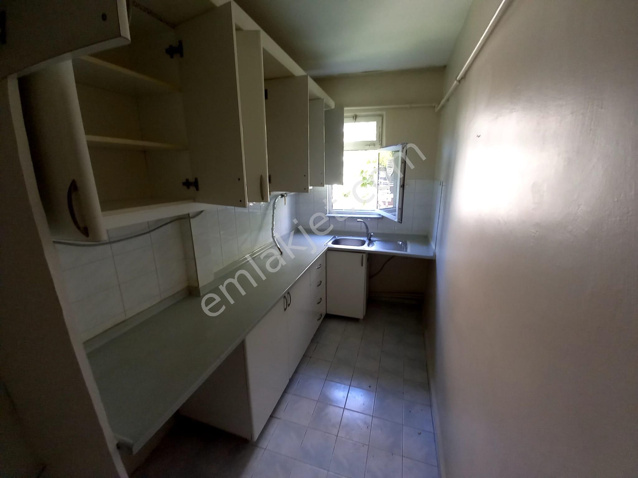 Emlakçıdan İstanbul Bakırköy Osmaniye Mahallesi 2+1 Satılık Daire 500