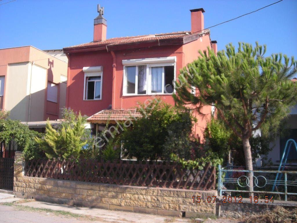 Emlakçıdan İzmir Foça Cumhuriyet Mahallesi 4+1 Kiralık Daire 7.000 TL