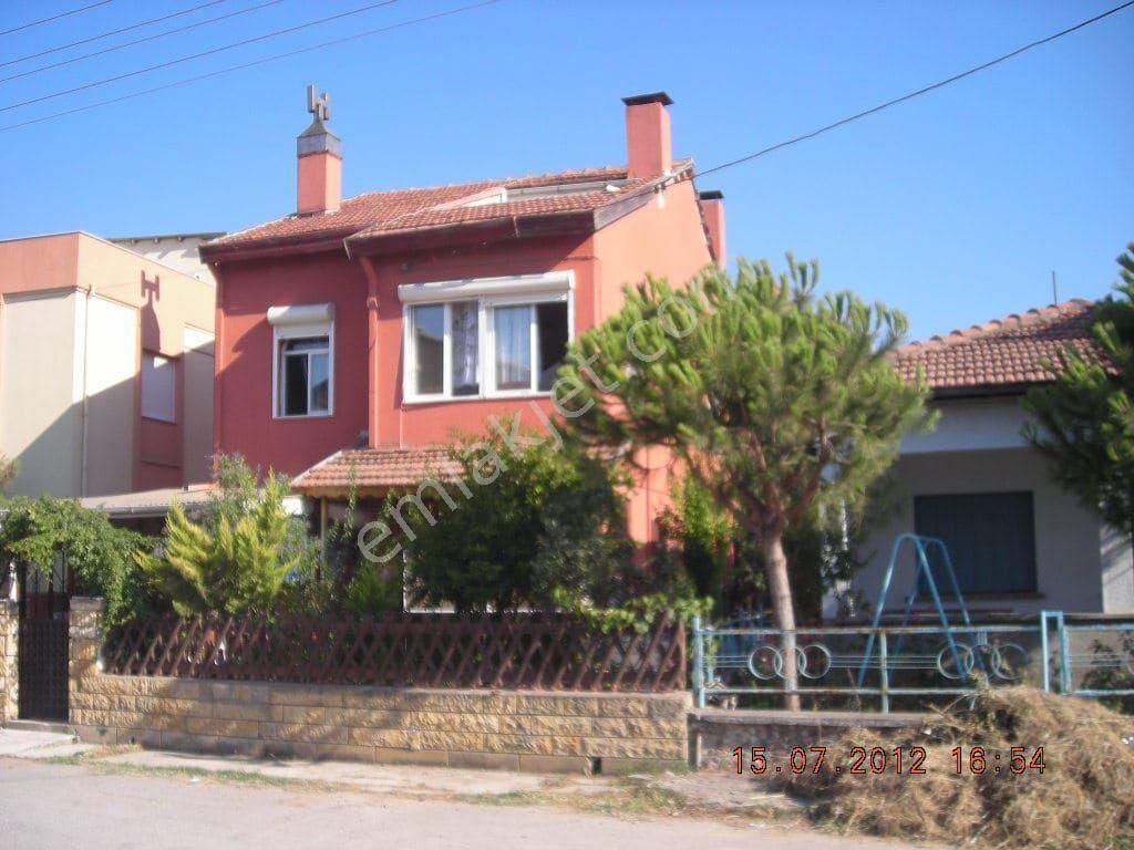 Emlakçıdan İzmir Foça Cumhuriyet Mahallesi 4+1 Kiralık Daire 7.000 TL