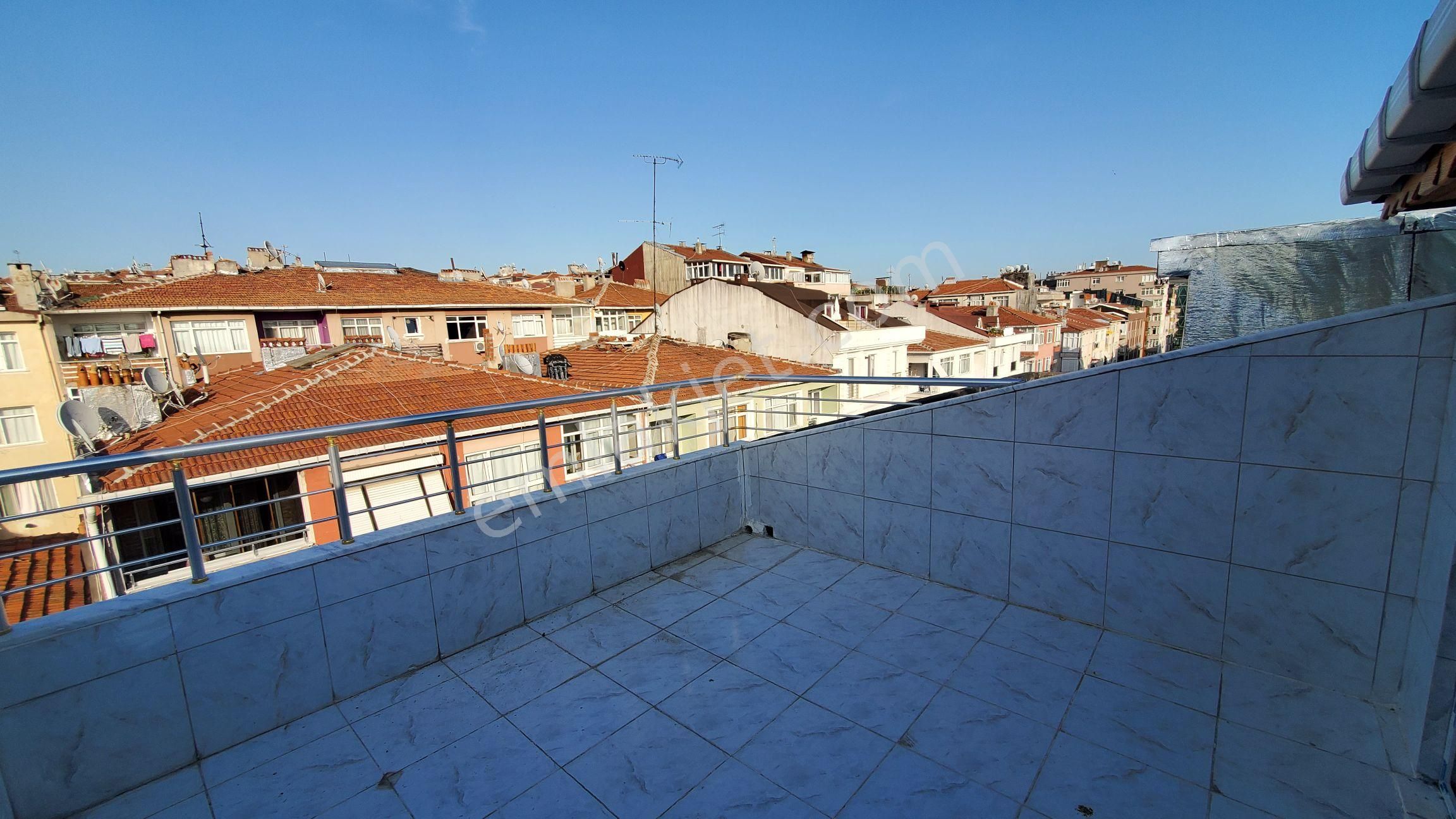 Emlakçıdan İstanbul Bahçelievler Şirinevler Mahallesi 2+1 Kiralık Daire