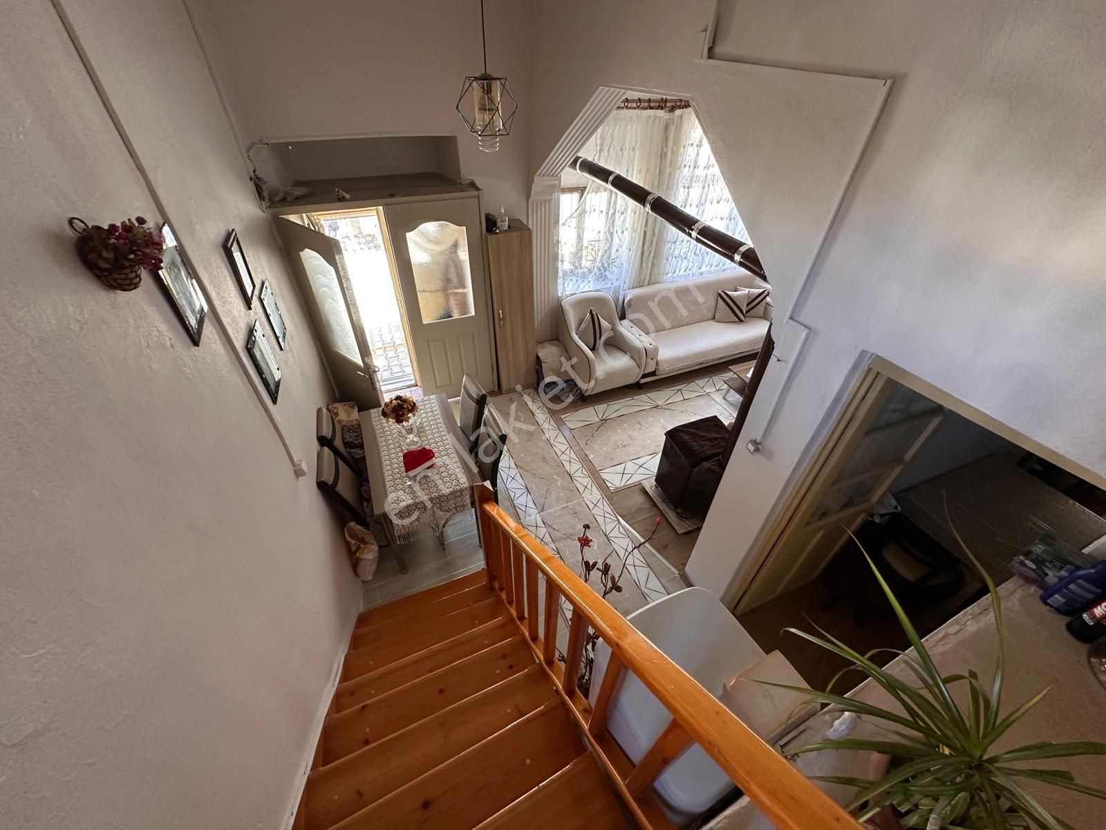 Yeni Foça Merkezde Satılık Taşev 3+1=105 M2 ( 13.500.000 Tl) - Görsel 2