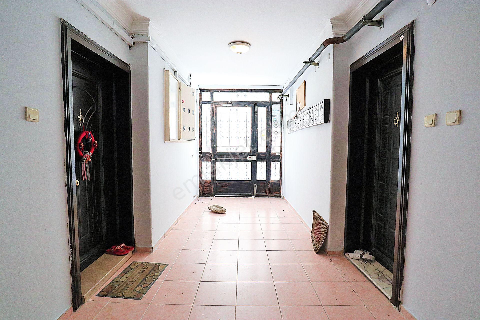 Simge Emlak Mithatpaşa Caddesine 10 Adım Bakımlı 2+1 Daire - Görsel 16