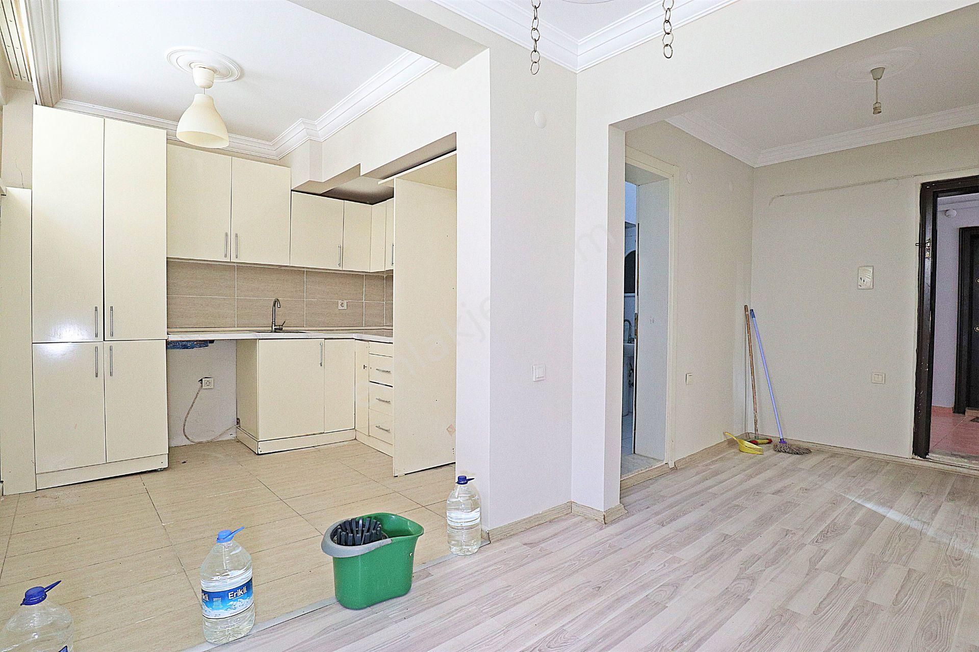 Simge Emlak Mithatpaşa Caddesine 10 Adım Bakımlı 2+1 Daire - Görsel 2