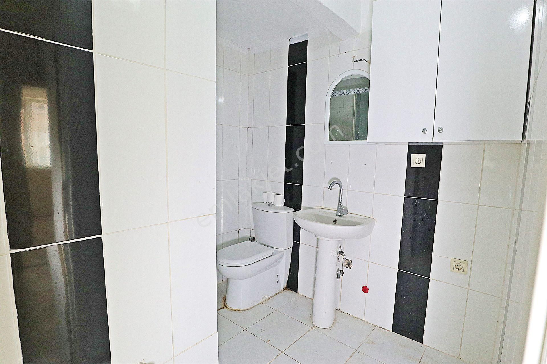 Simge Emlak Mithatpaşa Caddesine 10 Adım Bakımlı 2+1 Daire - Görsel 7