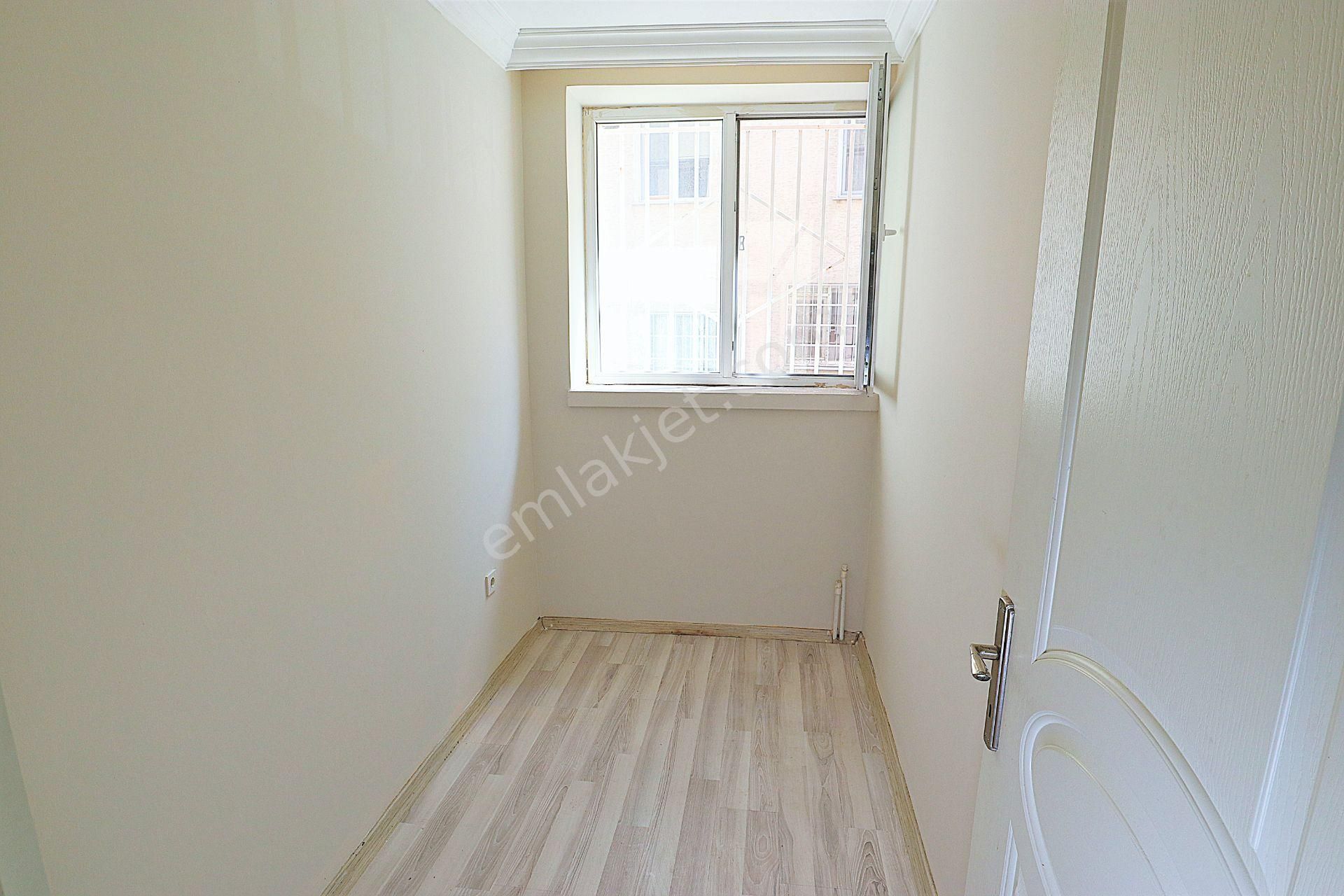 Simge Emlak Mithatpaşa Caddesine 10 Adım Bakımlı 2+1 Daire - Görsel 14