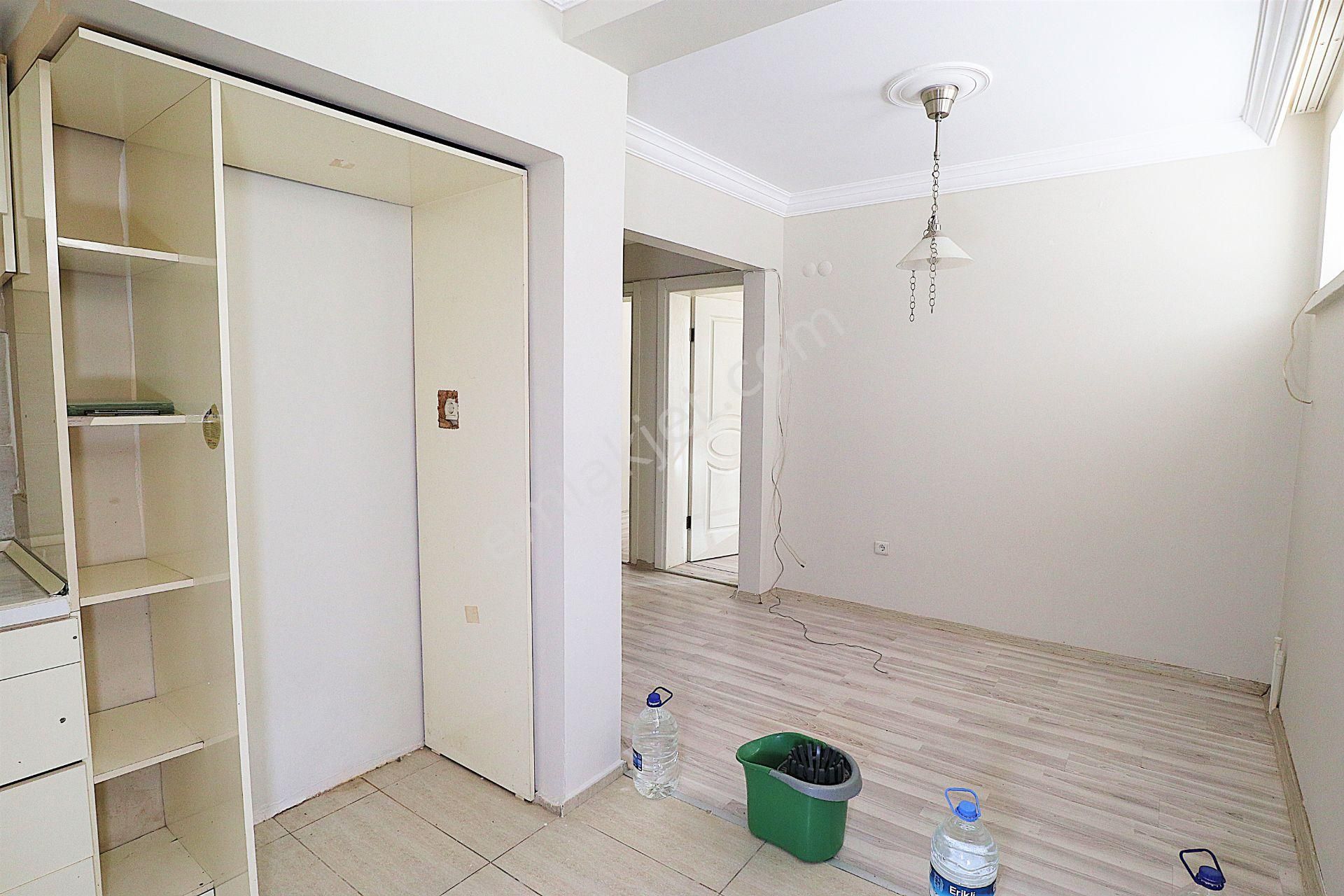 Simge Emlak Mithatpaşa Caddesine 10 Adım Bakımlı 2+1 Daire - Görsel 6