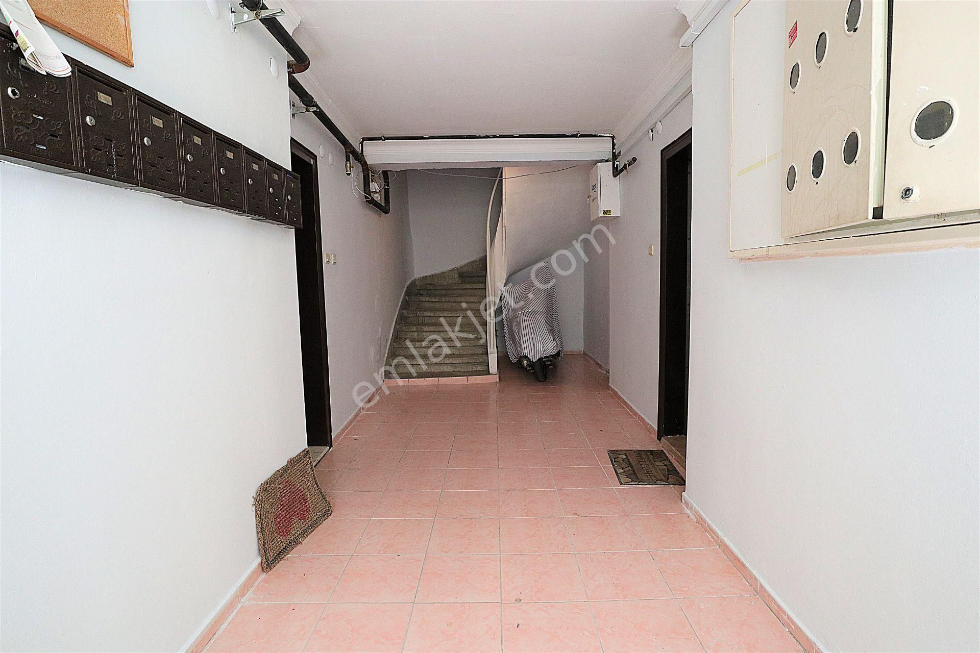 Simge Emlak Mithatpaşa Caddesine 10 Adım Bakımlı 2+1 Daire - Görsel 18