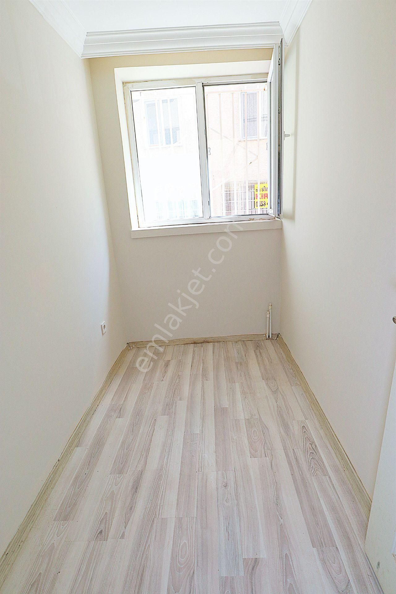 Simge Emlak Mithatpaşa Caddesine 10 Adım Bakımlı 2+1 Daire - Görsel 15