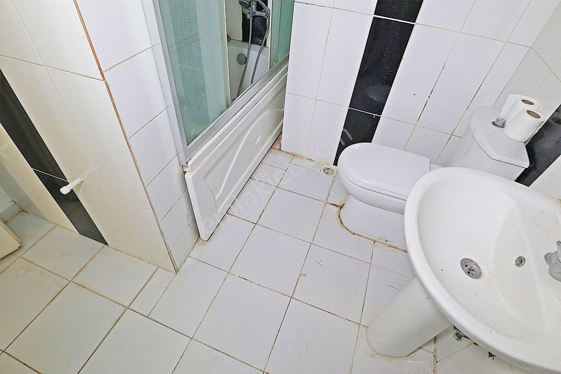 Simge Emlak Mithatpaşa Caddesine 10 Adım Bakımlı 2+1 Daire - Görsel 8